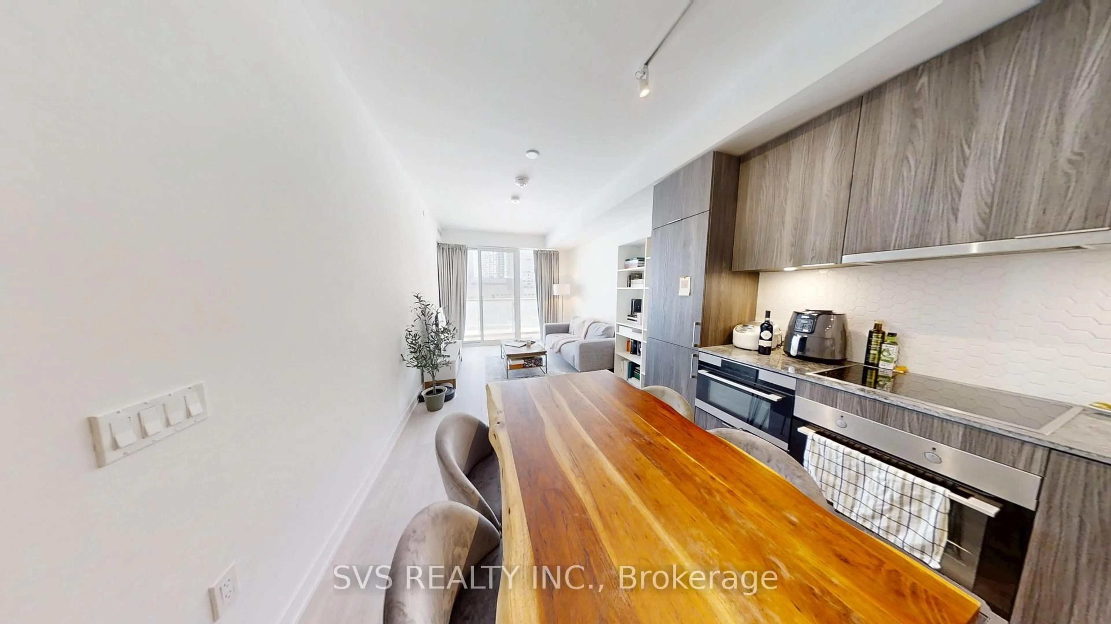 Open concept kitchen, wood/laminate floor for 15 Queens Quay #513, Toronto Ontario M5E 0C5