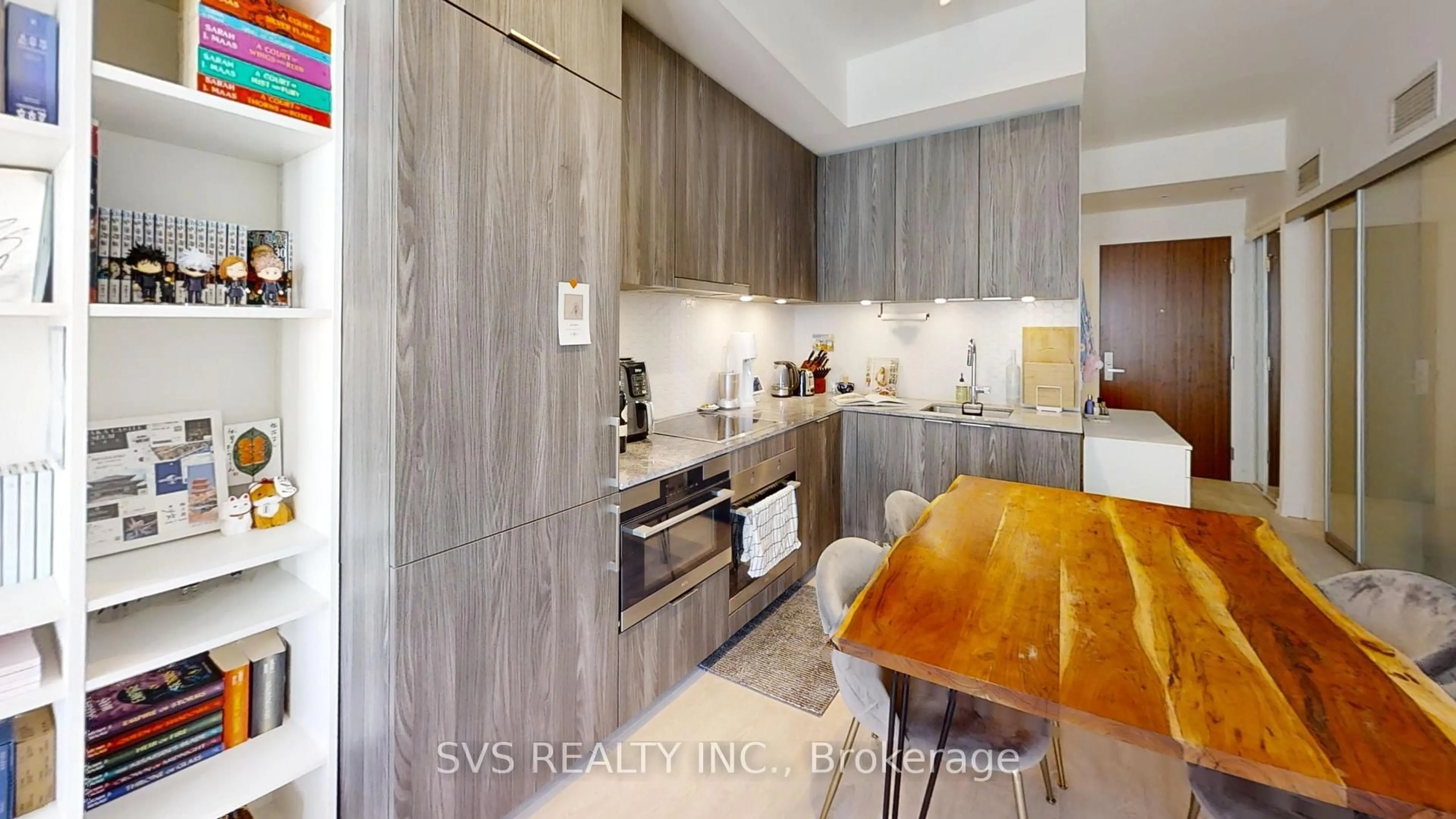 Standard kitchen, unknown for 15 Queens Quay #513, Toronto Ontario M5E 0C5