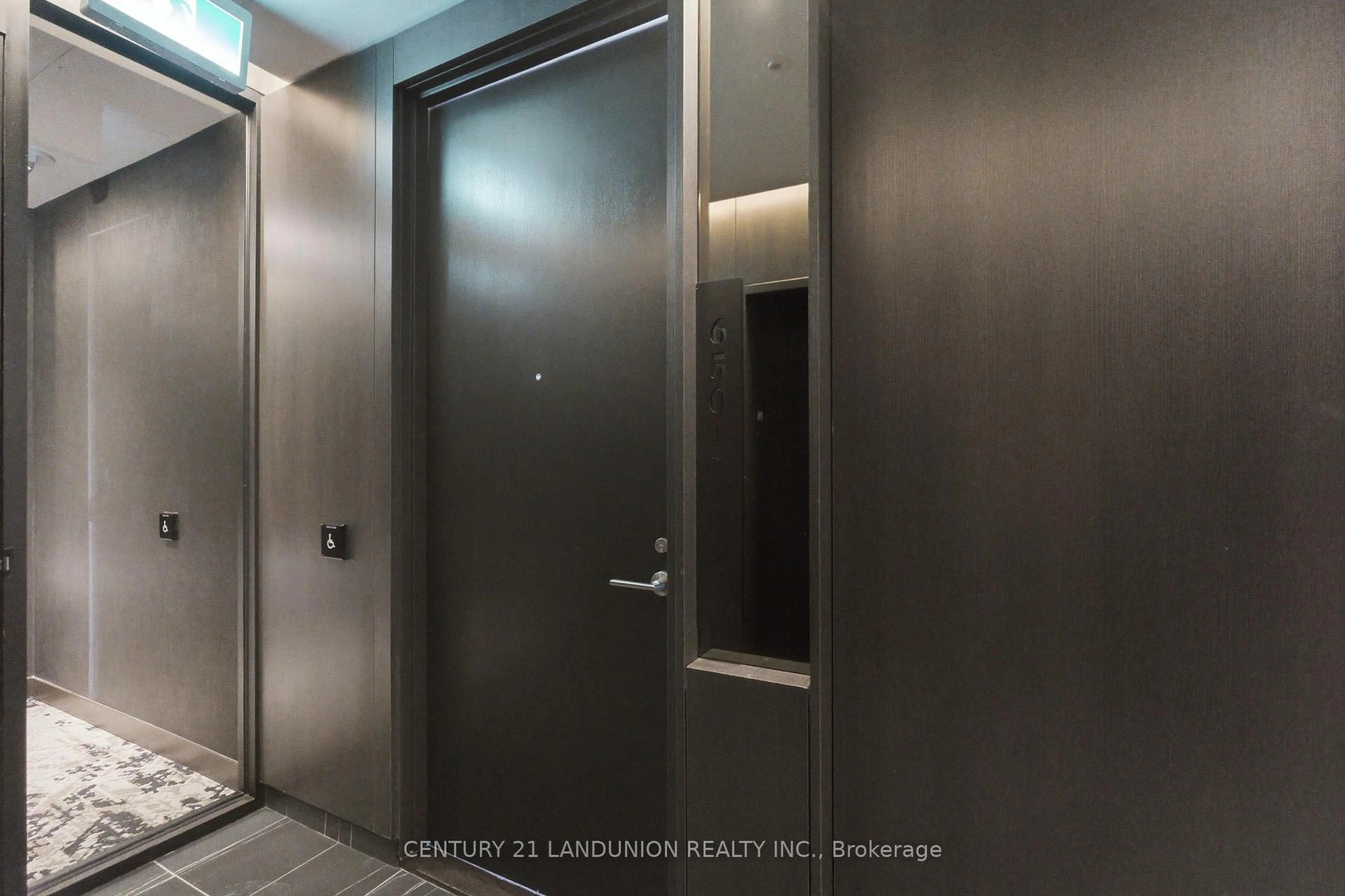 Indoor foyer for 11 Yorkville Ave #PH1, Toronto Ontario M4W 0B7