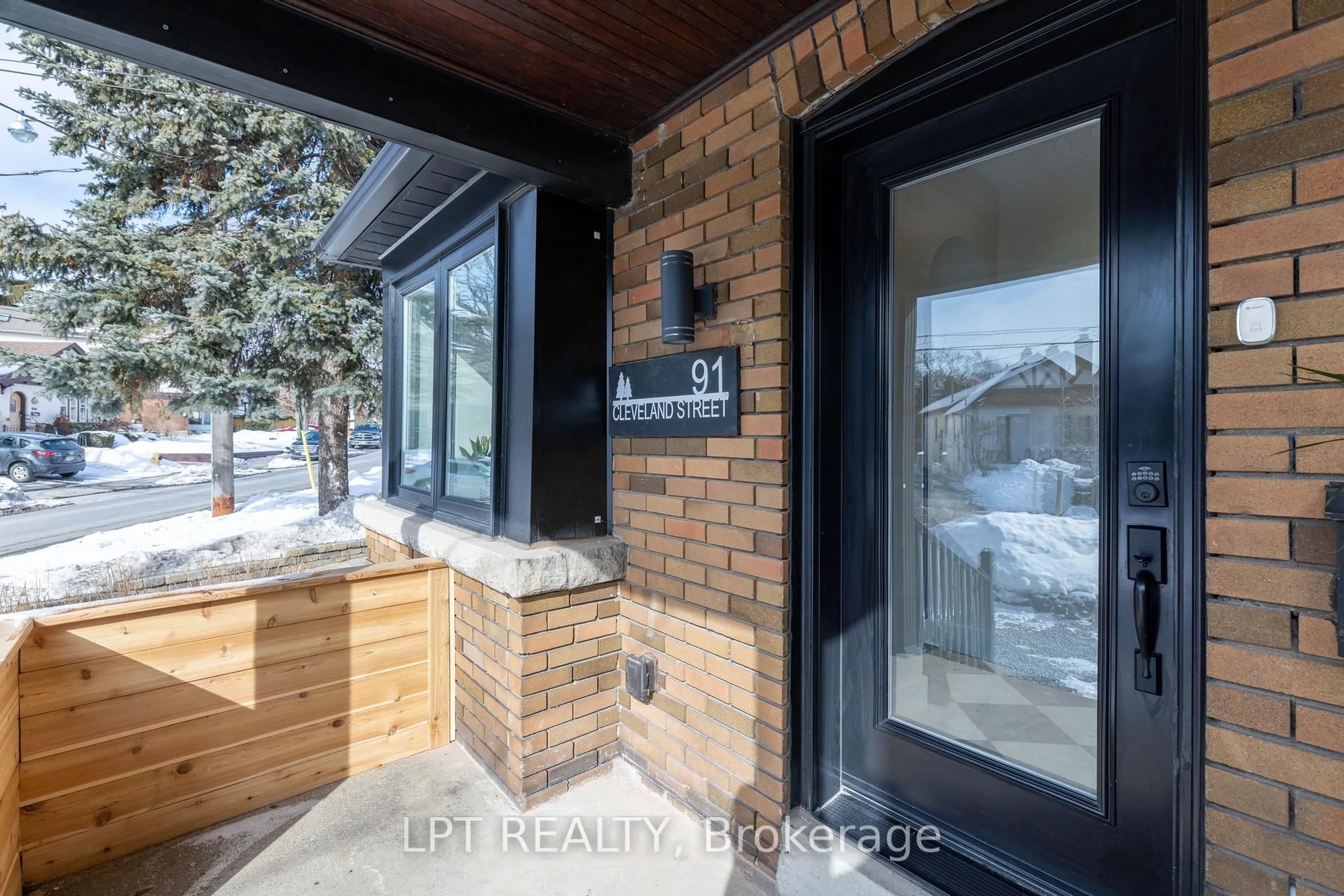 Home with brick exterior material, unknown for 91 Cleveland St, Toronto Ontario M4S 2W4