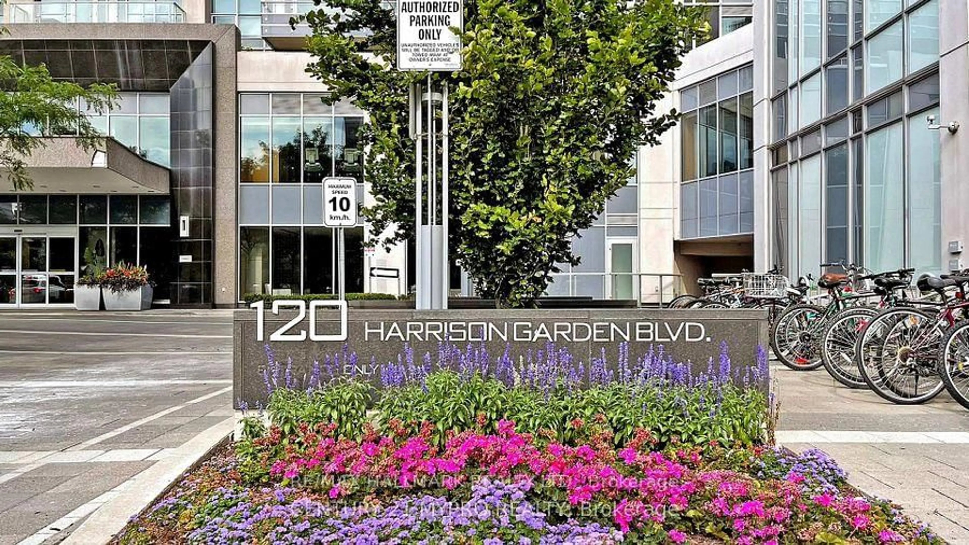 Indoor foyer for 120 Harrison Garden Blvd #1336, Toronto Ontario M2N 0H1