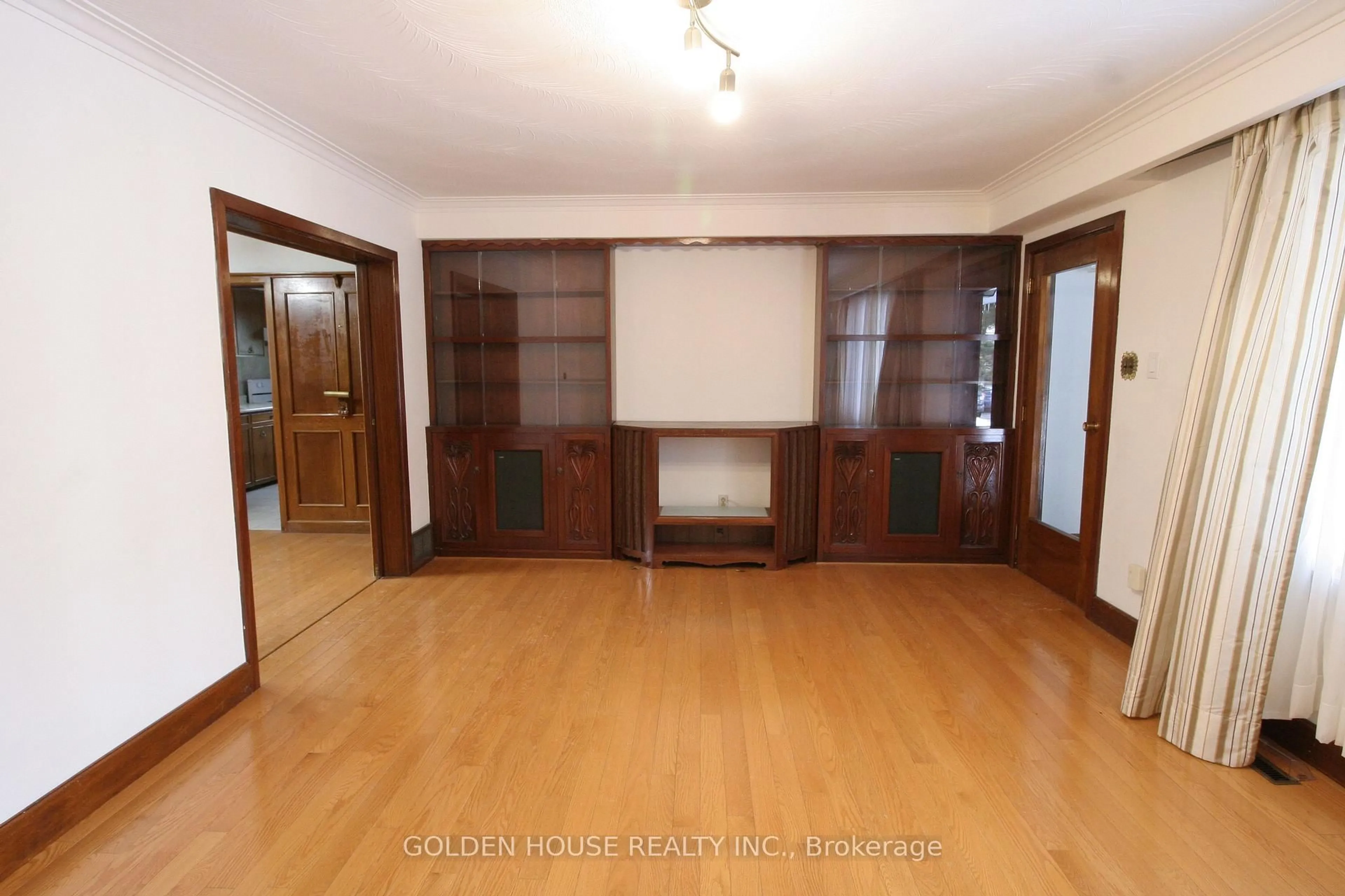 A pic of a room for 260 Moore Park Ave, Toronto Ontario M2M 1N6