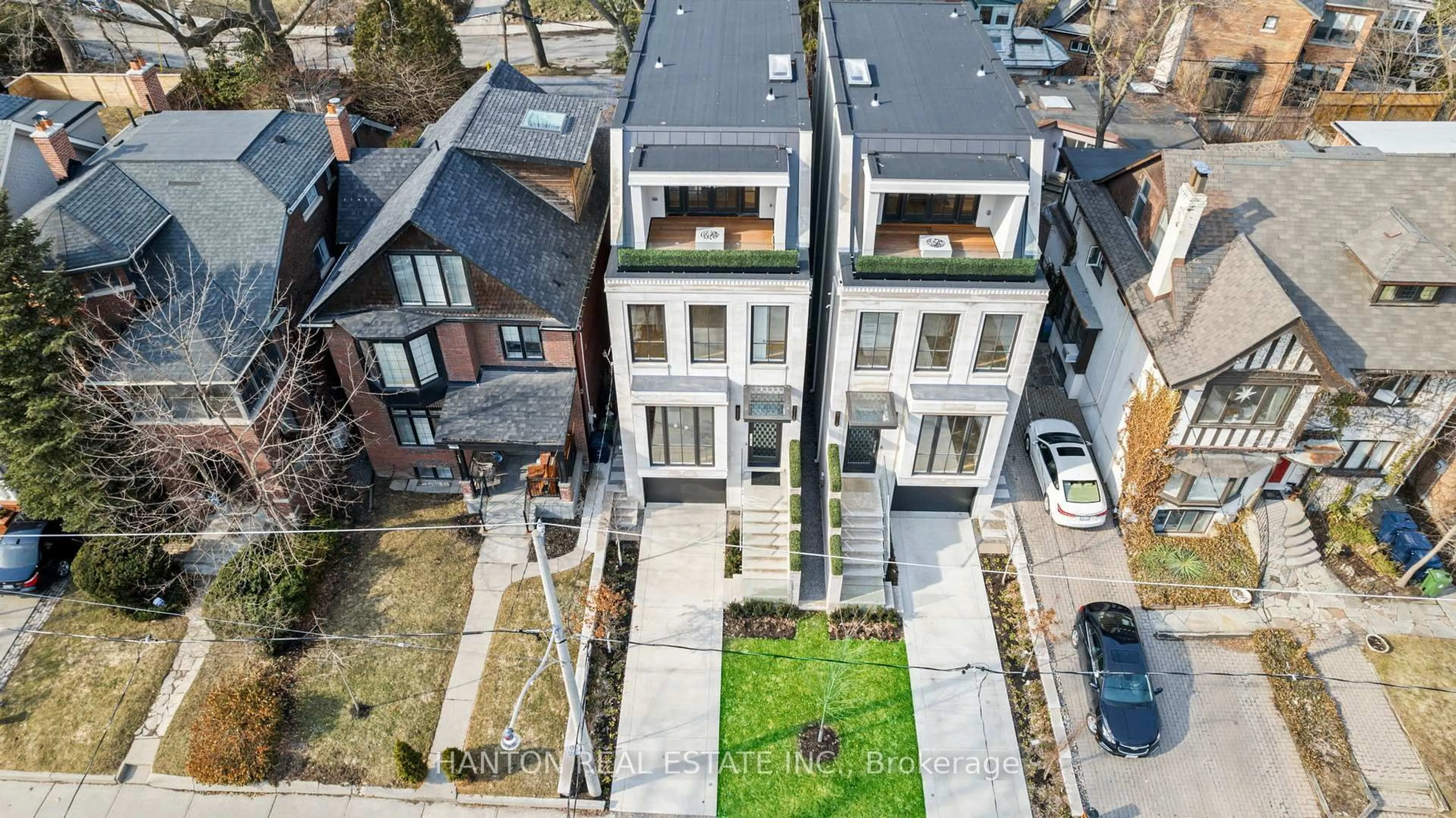 A pic from outside/outdoor area/front of a property/back of a property/a pic from drone, street for 132B Balmoral Ave, Toronto Ontario M4V 1J4