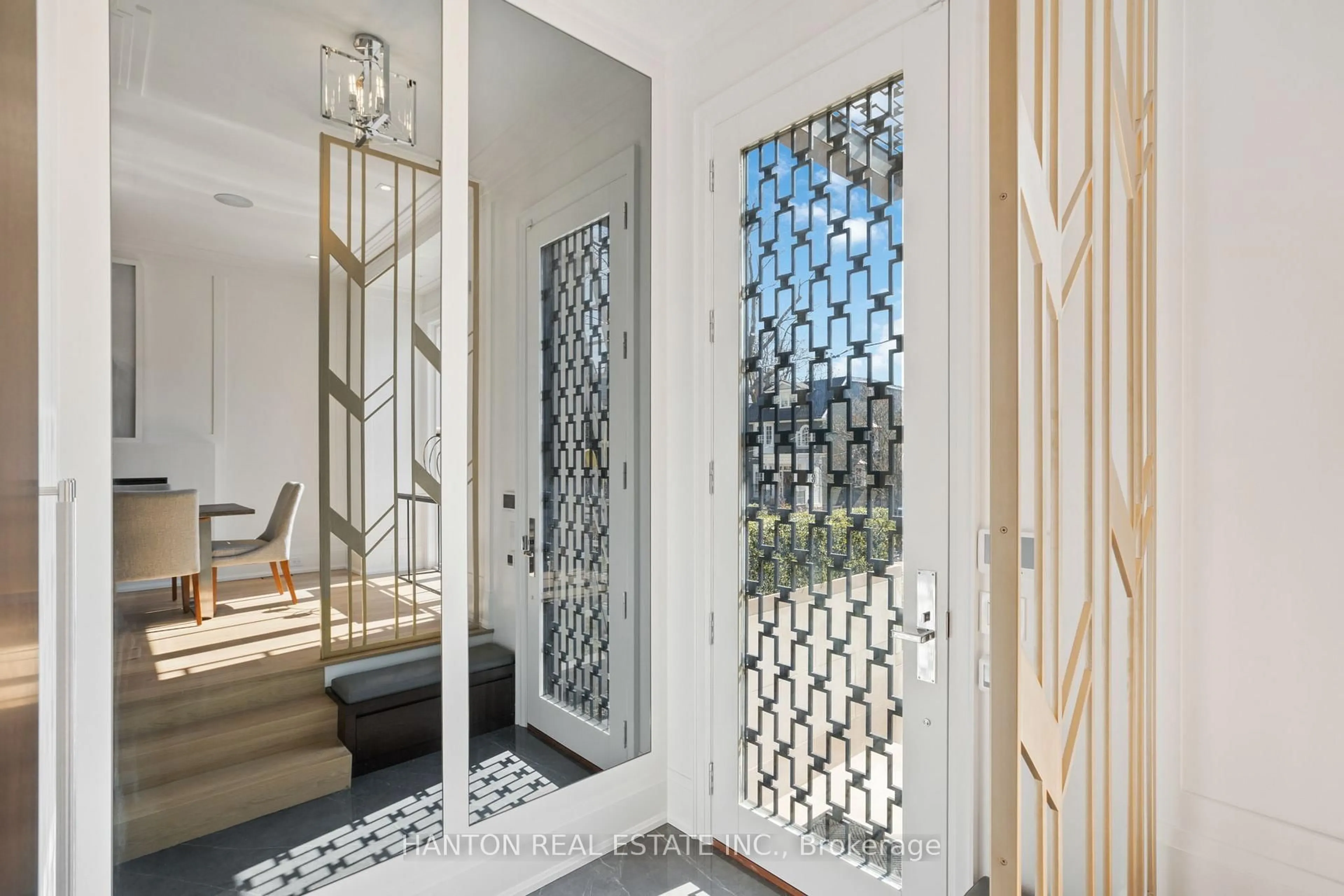 Indoor entryway for 132B Balmoral Ave, Toronto Ontario M4V 1J4