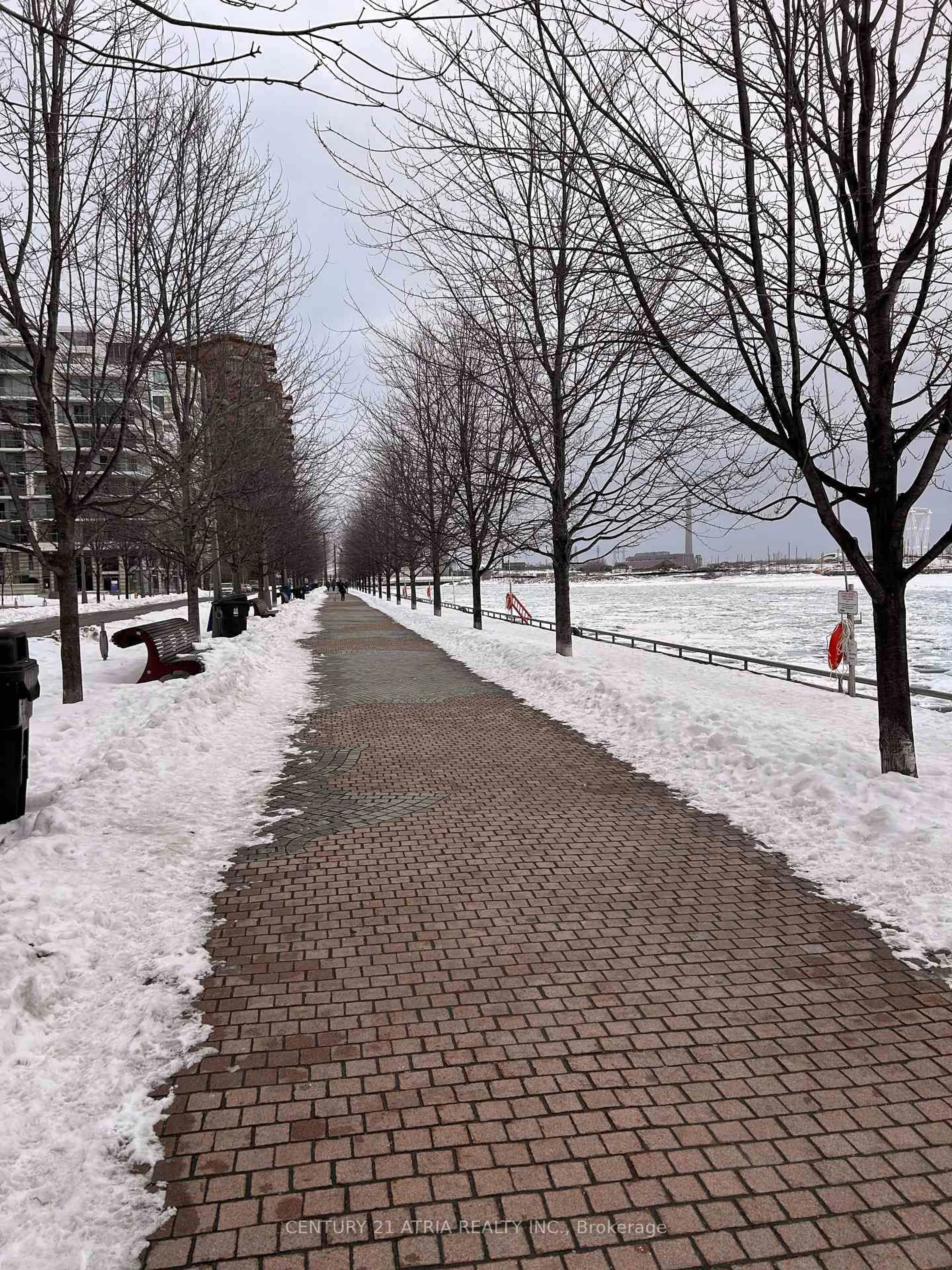 Blurry image for 15 Merchant's Wharf #605, Toronto Ontario M5A 0N8