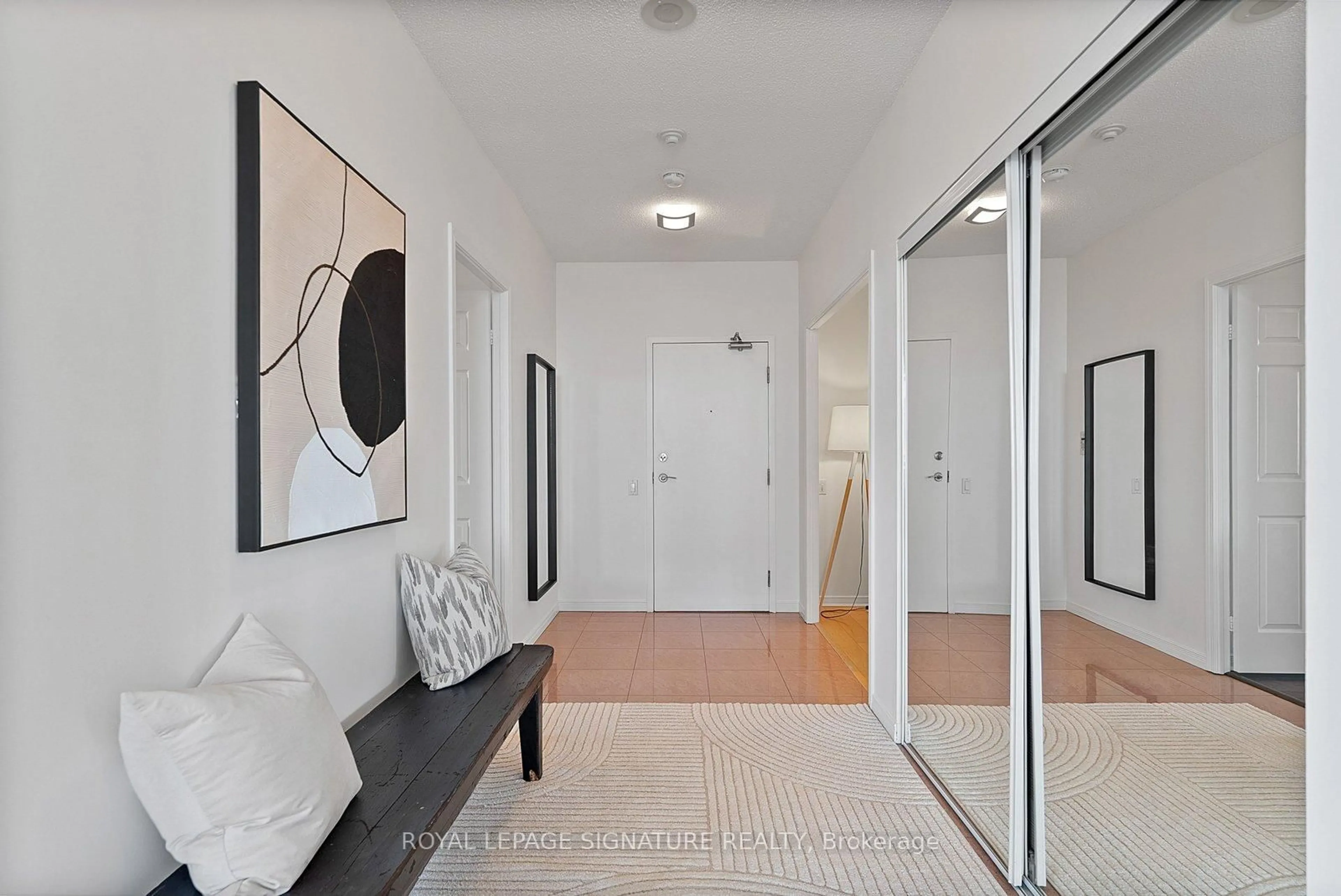 Indoor entryway for 8 Hillcrest Ave #PH106, Toronto Ontario M2N 6Y6