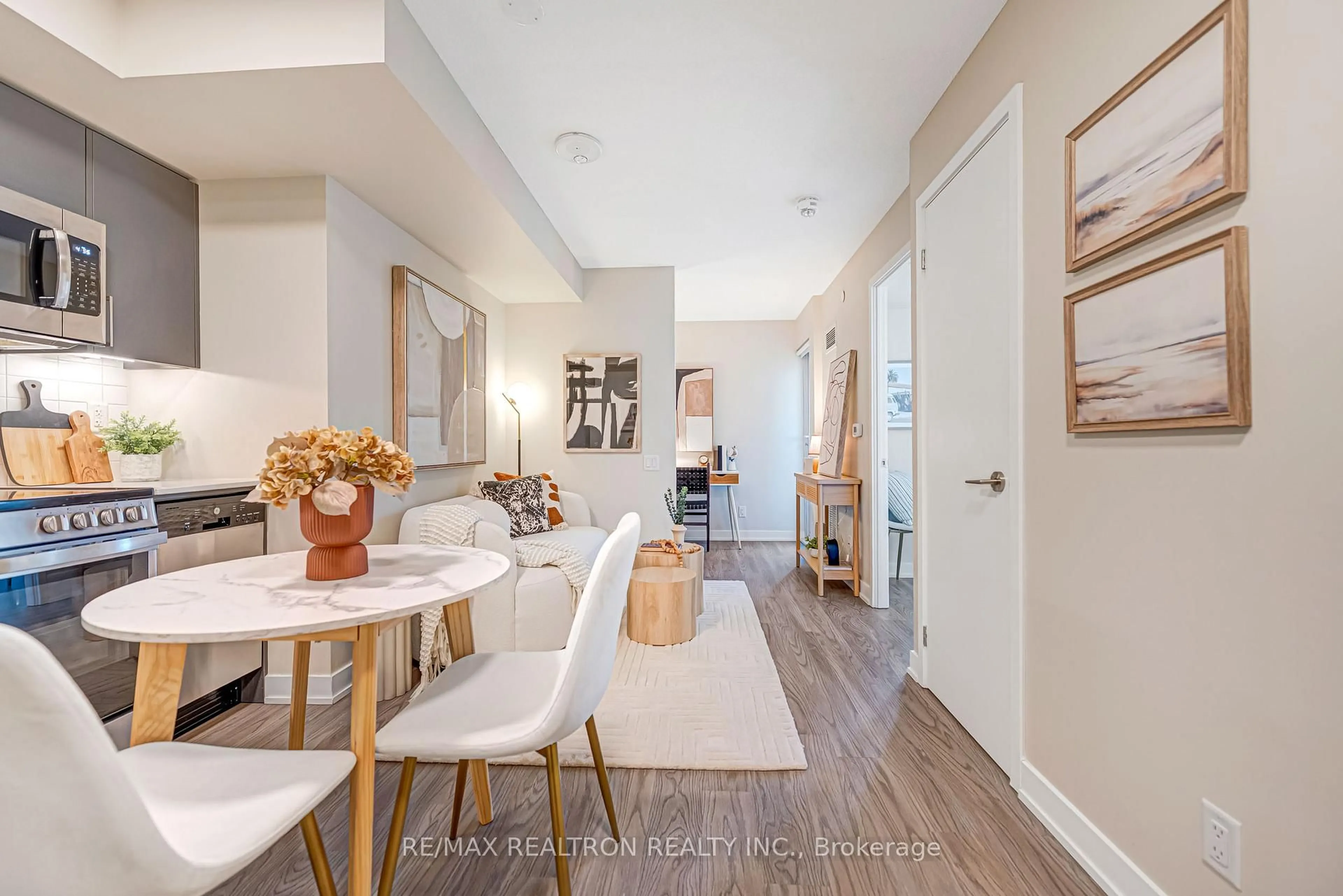 Indoor entryway for 38 Monte Kwinter Crt #501, Toronto Ontario M3H 0E2