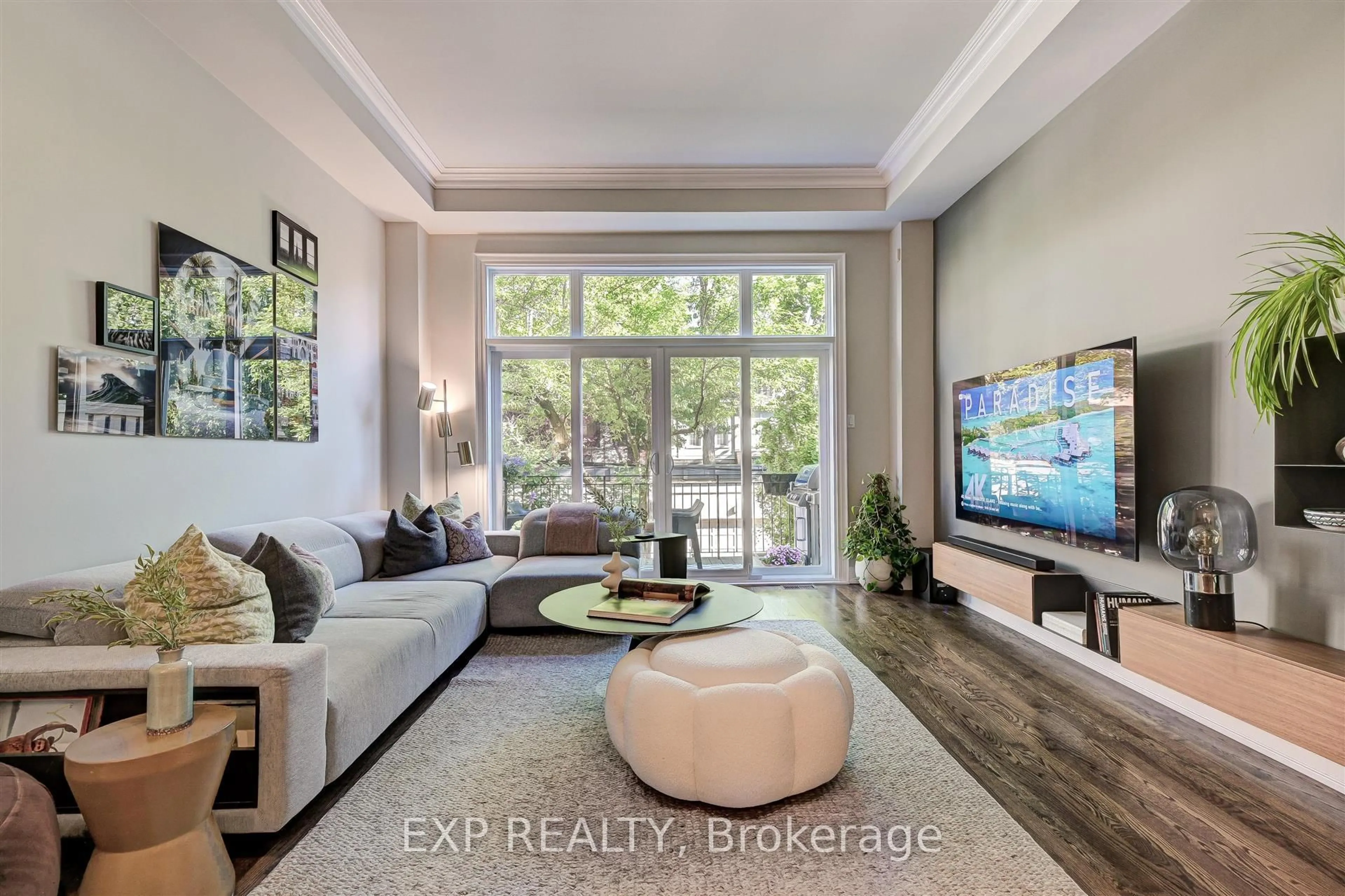 Living room with furniture, unknown for 13 Balmoral Ave, Toronto Ontario M4V 1J5