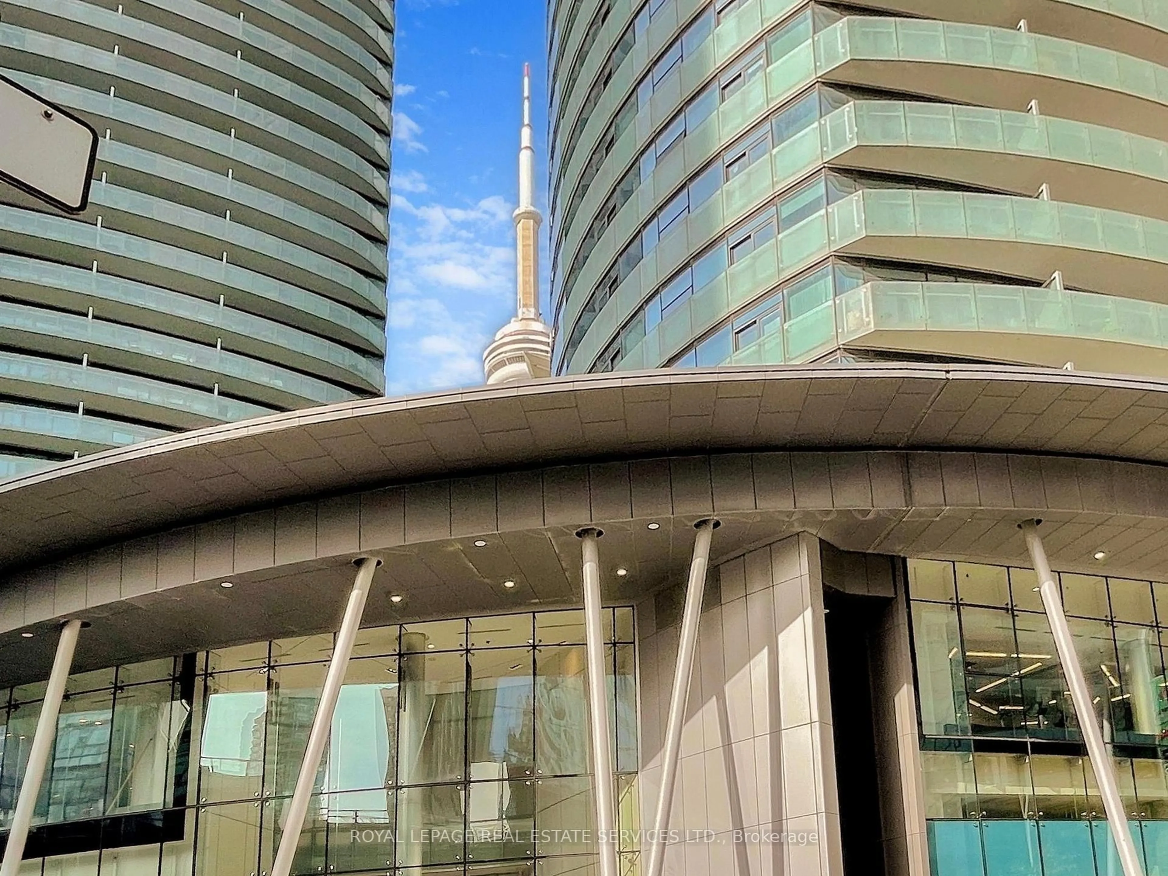 Indoor foyer for 14 York St #3001, Toronto Ontario M5J 0B1