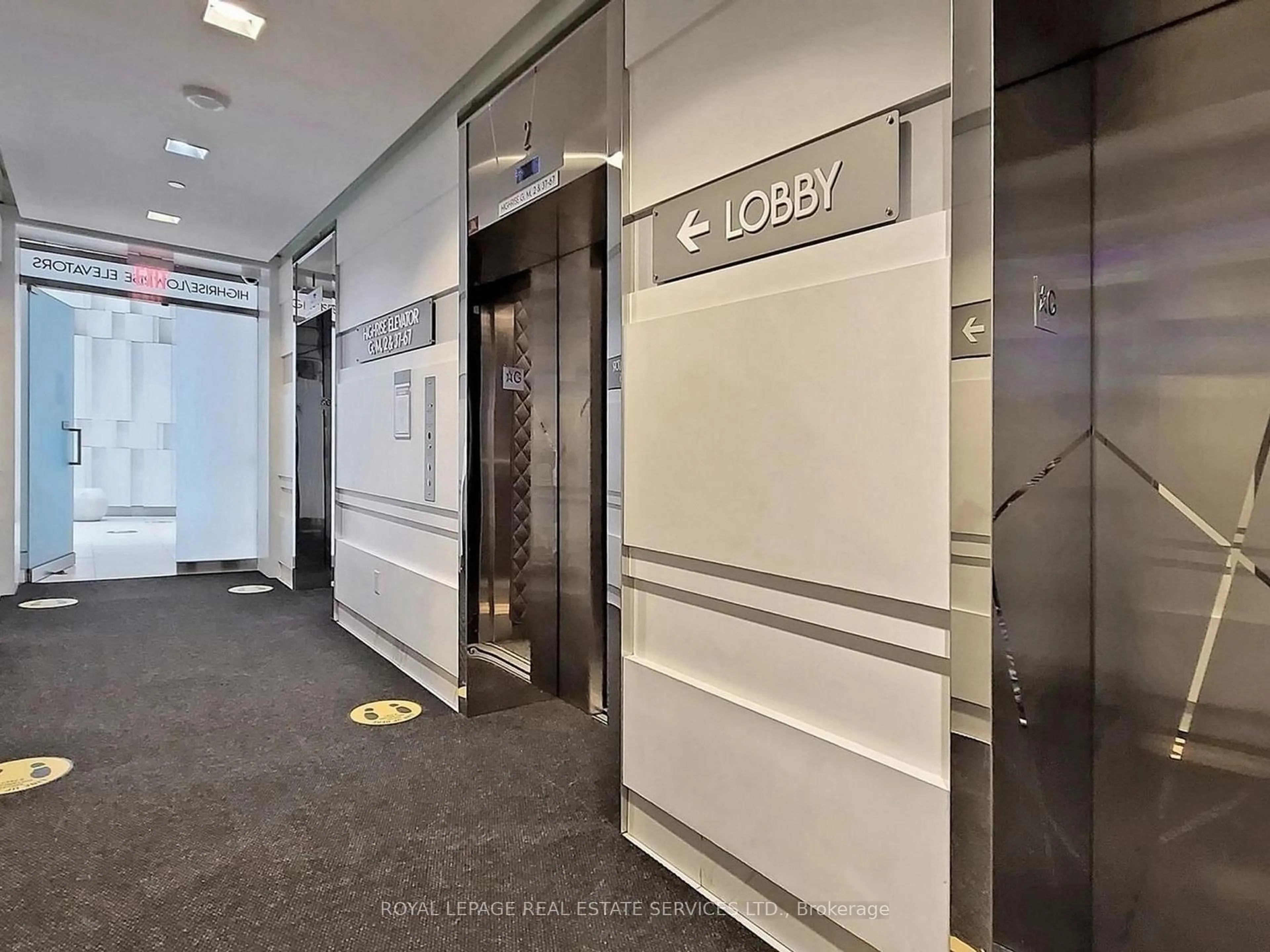 Indoor foyer for 14 York St #3001, Toronto Ontario M5J 0B1