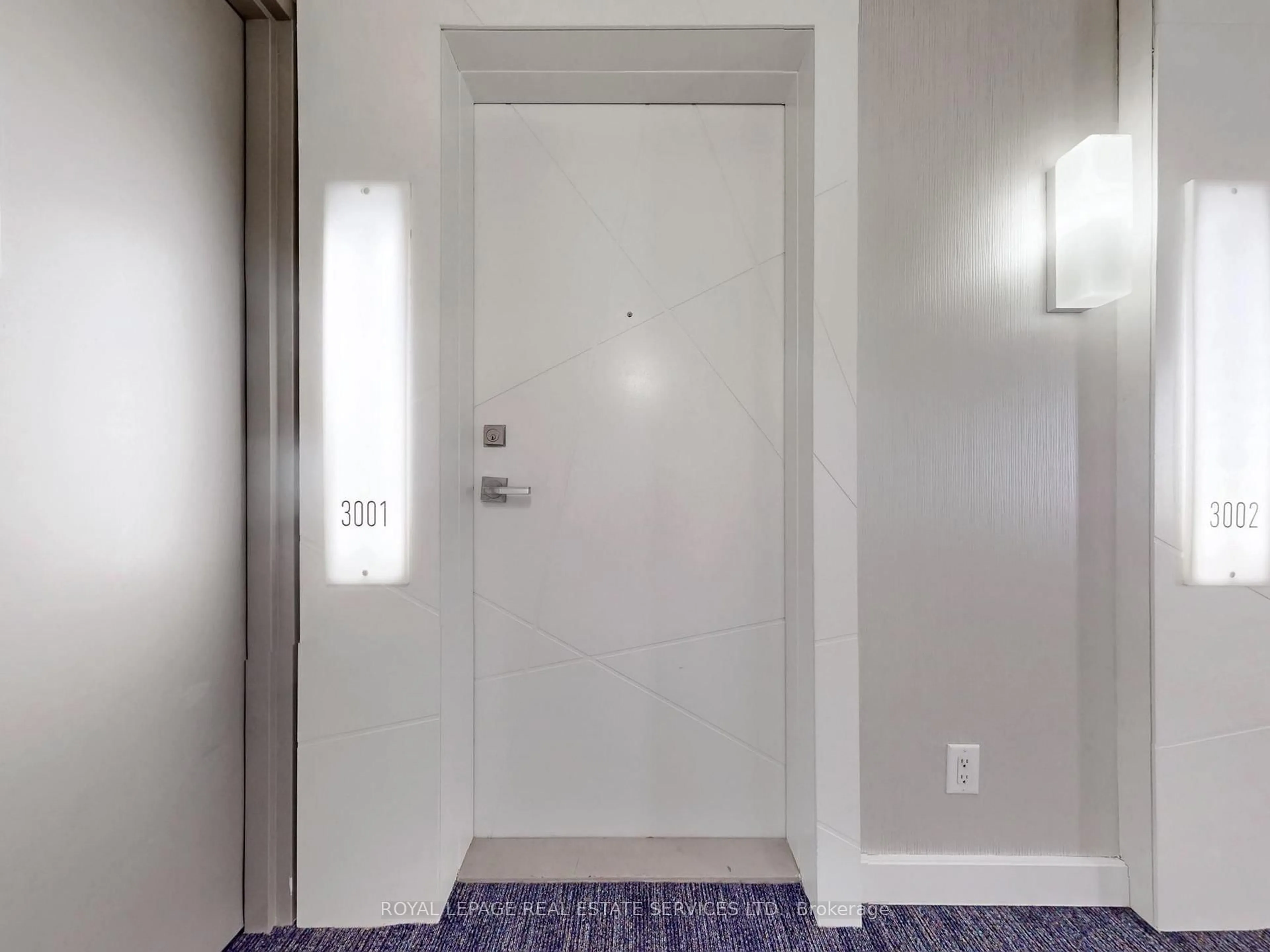 Indoor entryway for 14 York St #3001, Toronto Ontario M5J 0B1