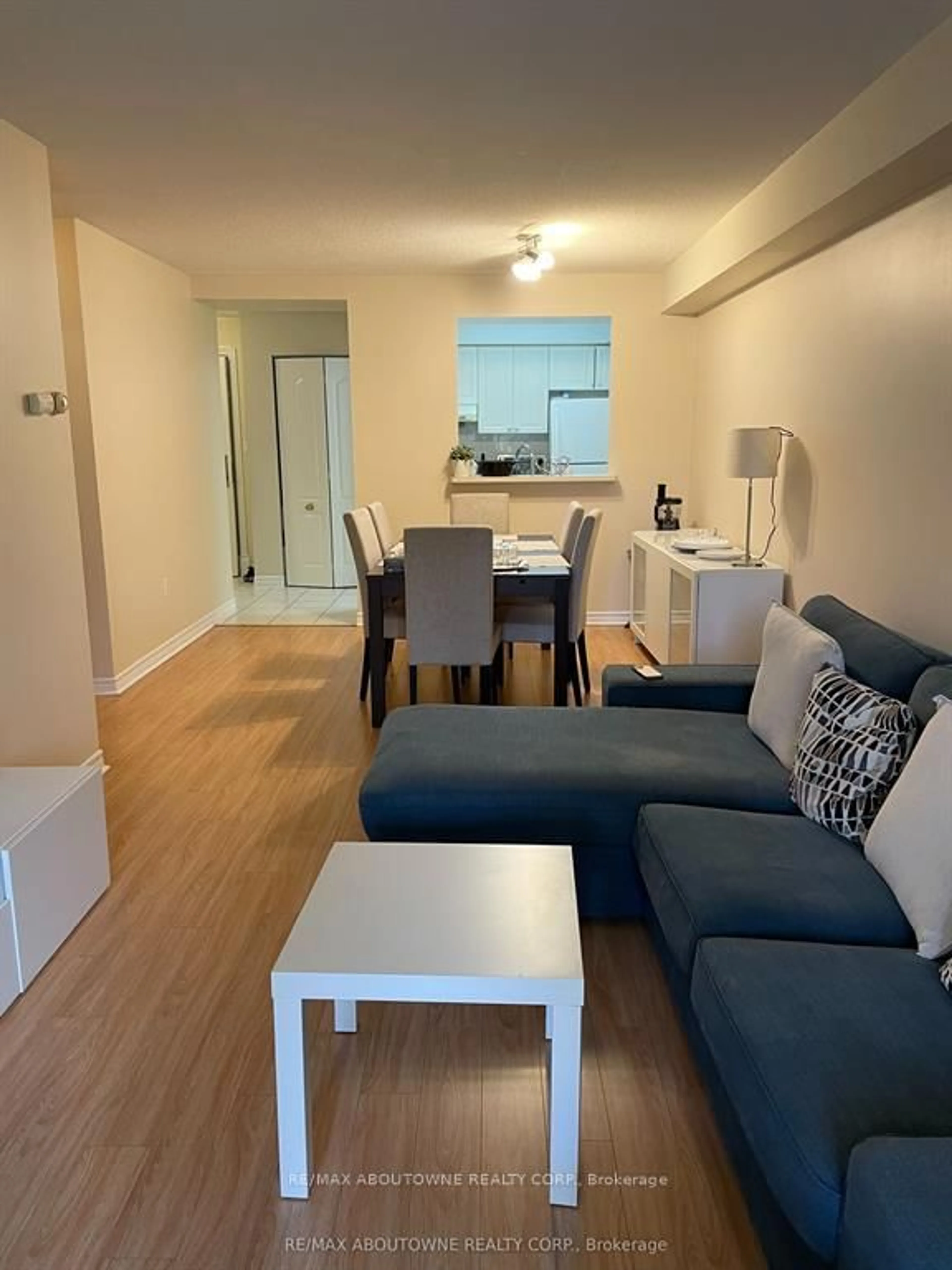 Living room with furniture, wood/laminate floor for 88 Grandview Way #302, Toronto Ontario M2N 6V6