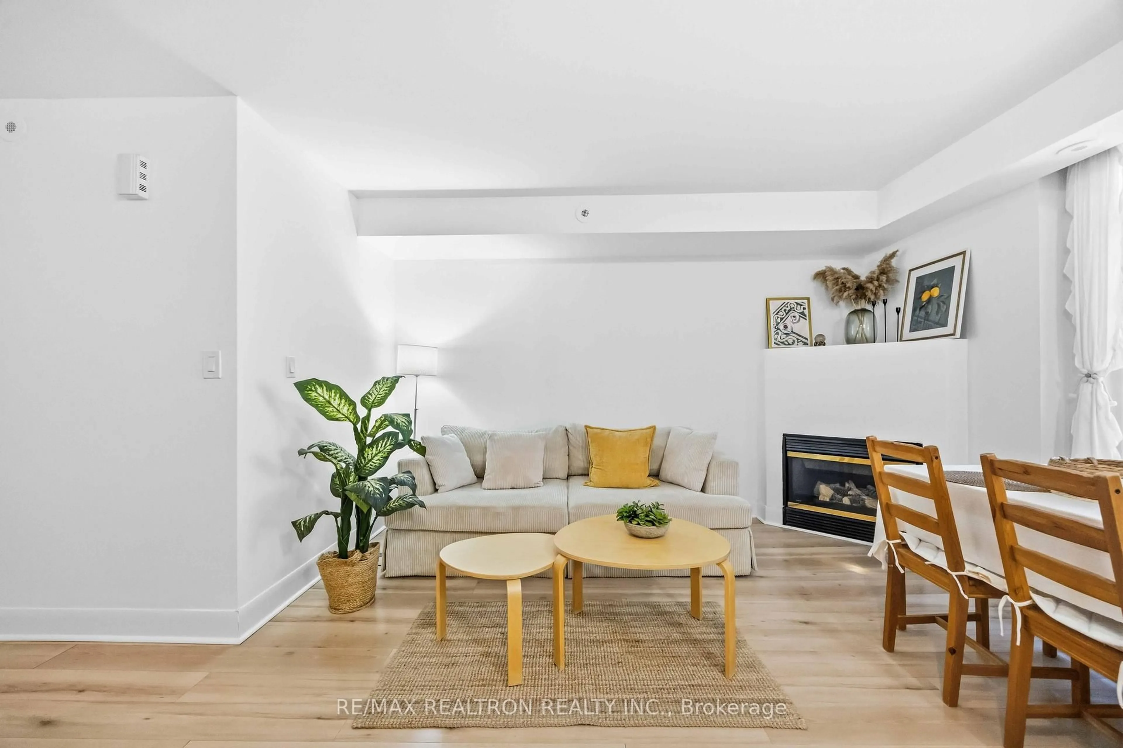 Living room with furniture, unknown for 415 Jarvis St #121, Toronto Ontario M4Y 3C1