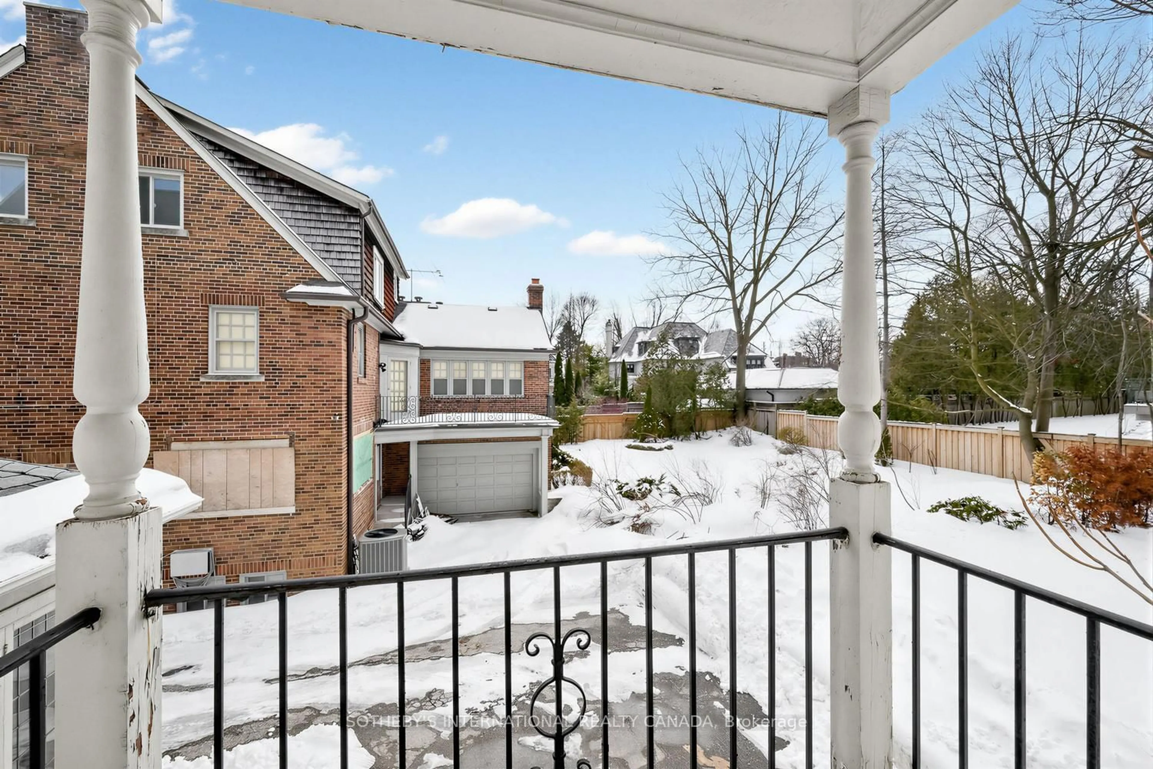 Patio, street for 10 Gardiner Rd, Toronto Ontario M5P 3B3