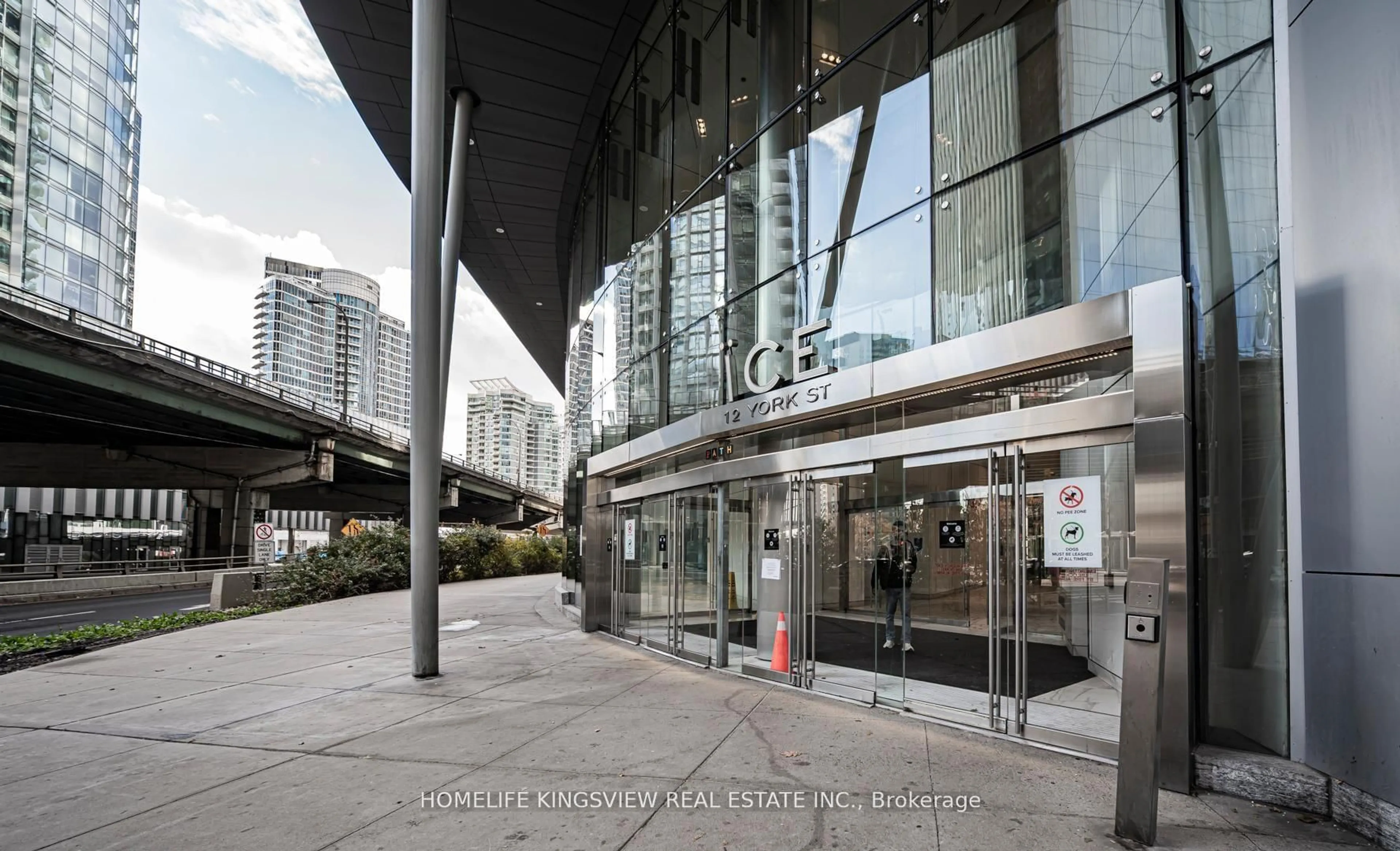 Indoor foyer for 12 York St #1001, Toronto Ontario M5J 0A9