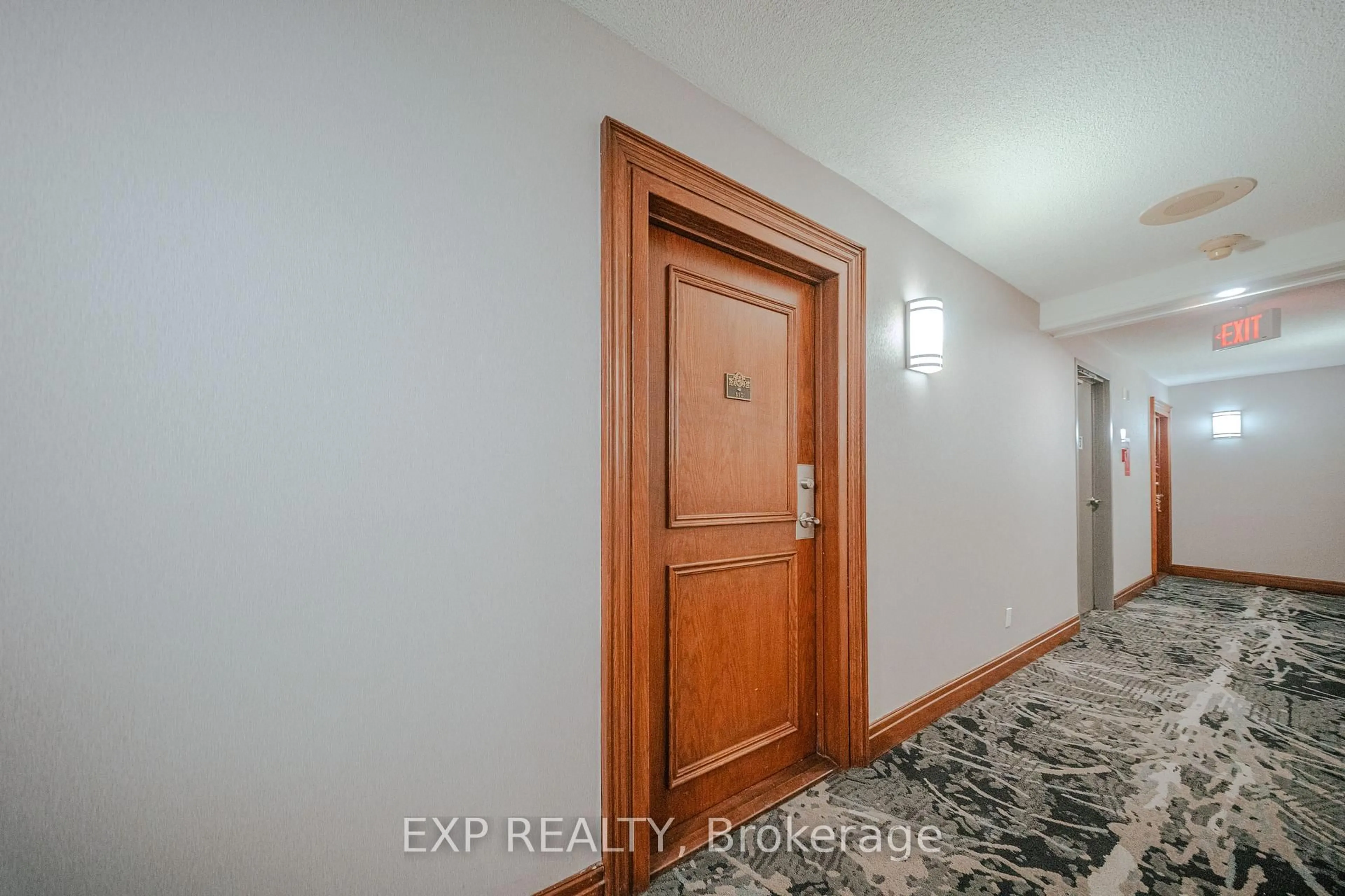 Indoor entryway for 268 Ridley Blvd #310, Toronto Ontario M5M 4N3