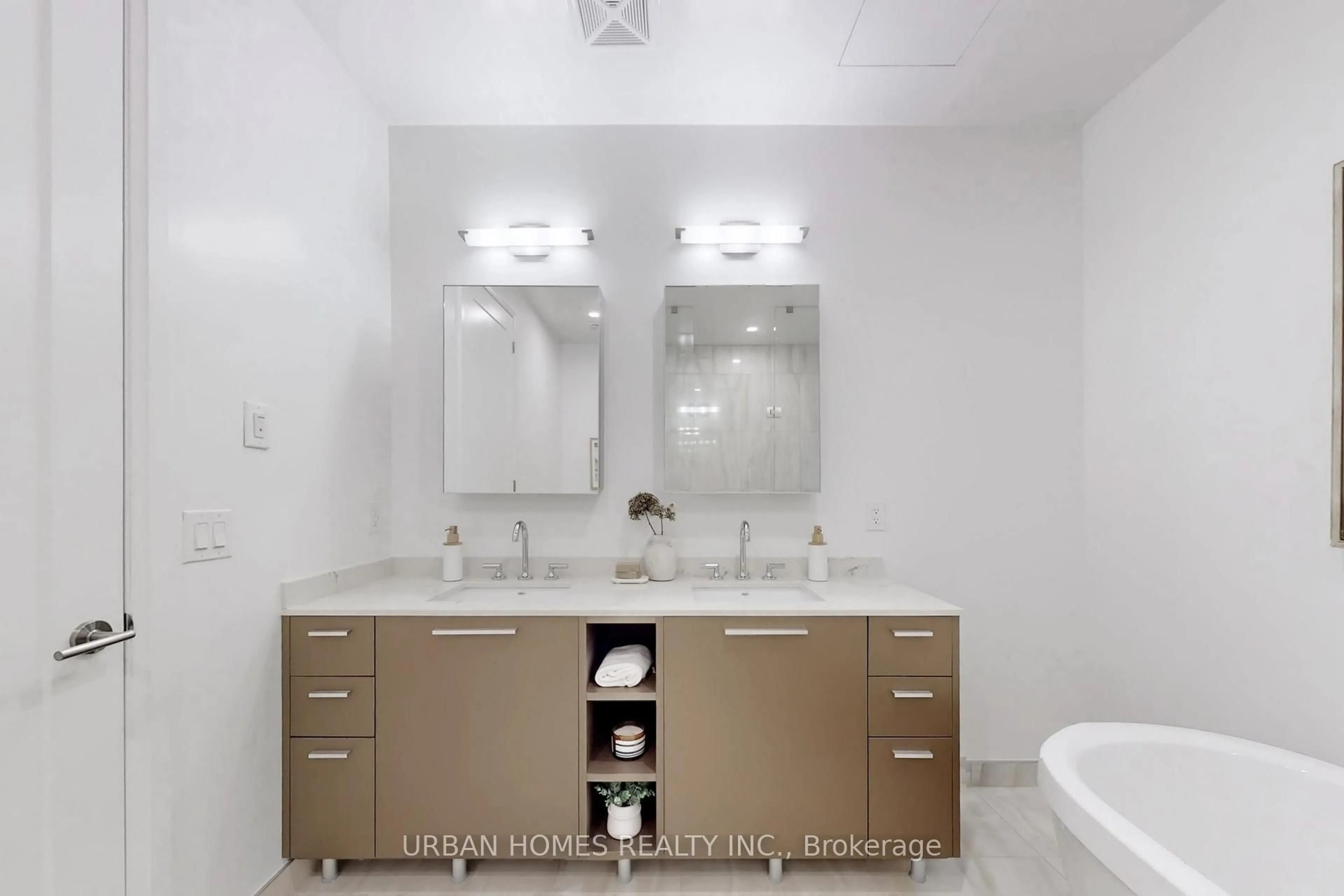 Contemporary bathroom, ceramic/tile floor for 65 Broadway Ave #3603, Toronto Ontario M4P 1T9