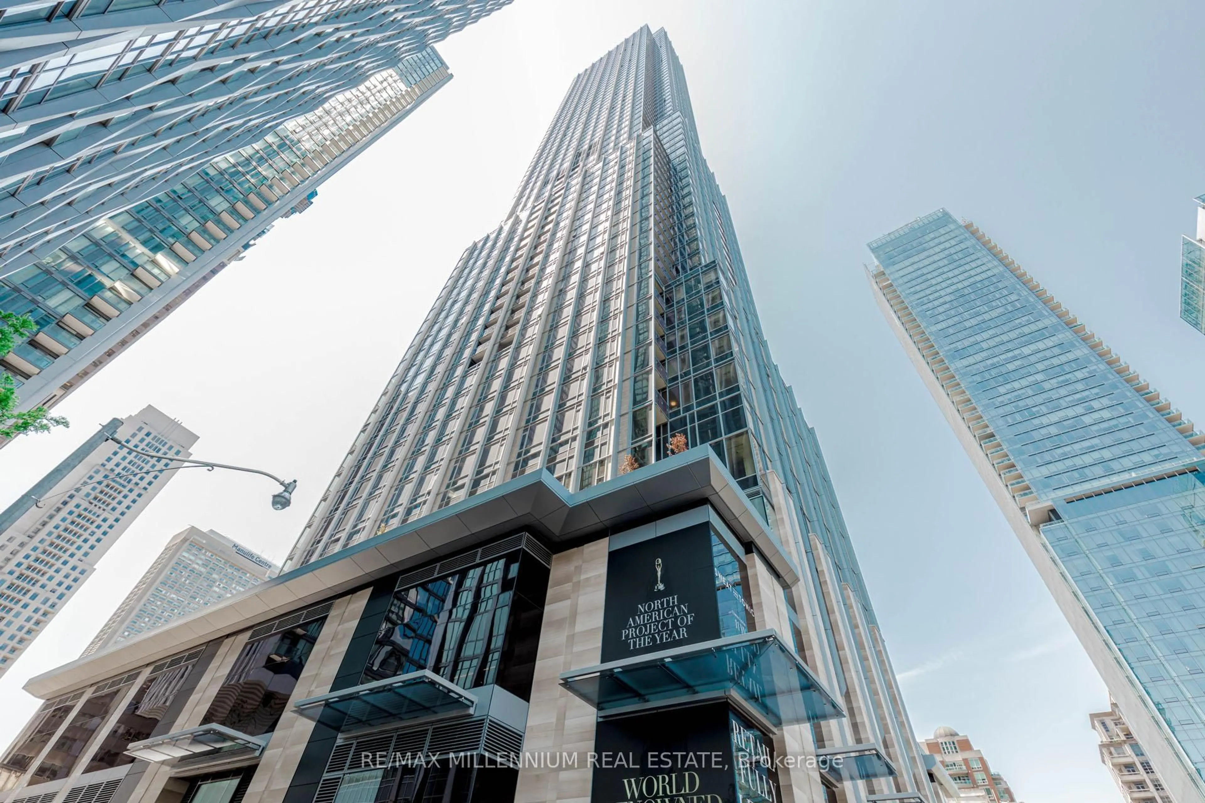 Indoor foyer for 11 Yorkville Ave #4103, Toronto Ontario M4W 0B7