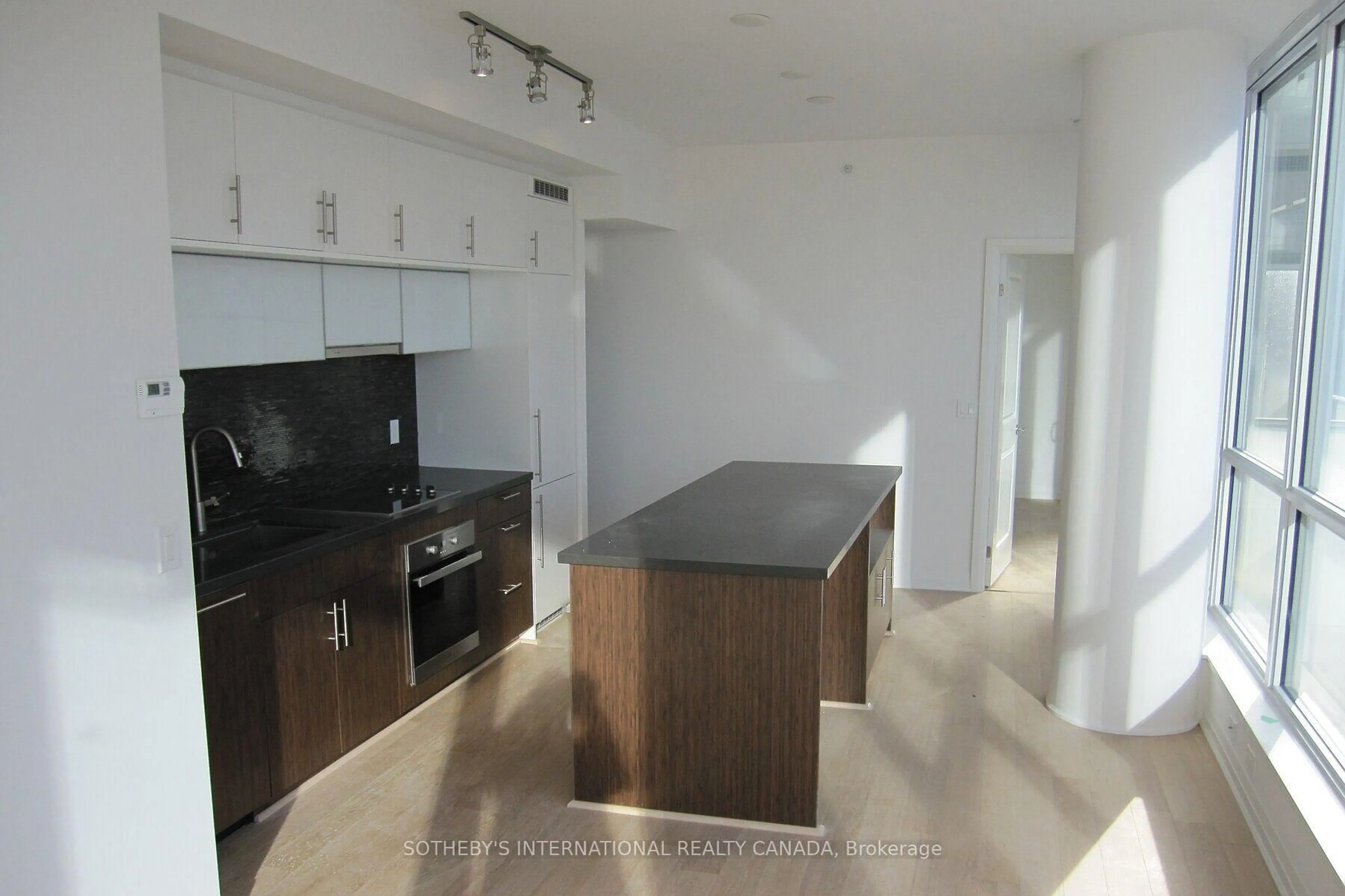 Unknown for 8 Mercer St #1102, Toronto Ontario M5V 0C4