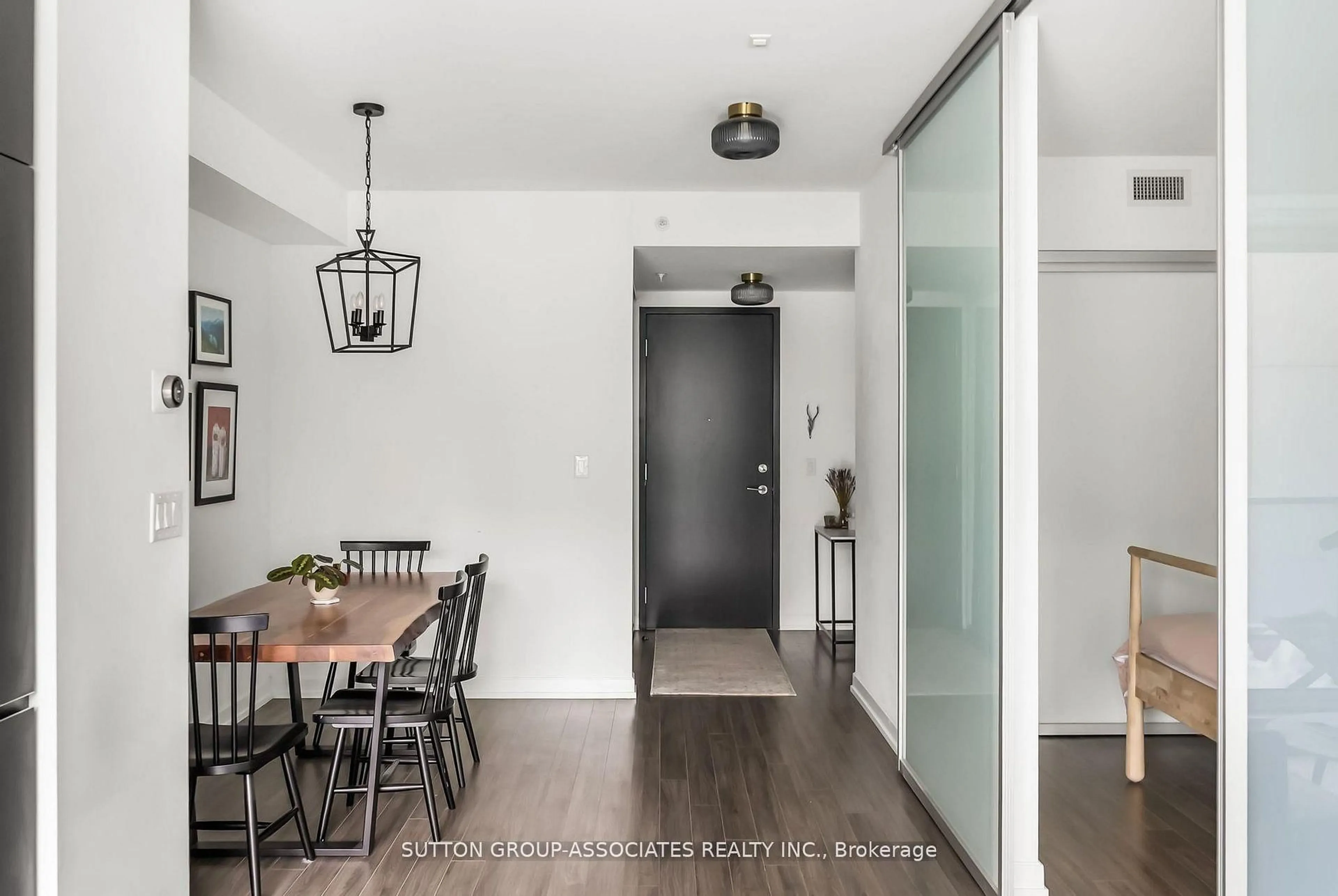 Unknown for 377 Madison Ave #502, Toronto Ontario M4V 3E1