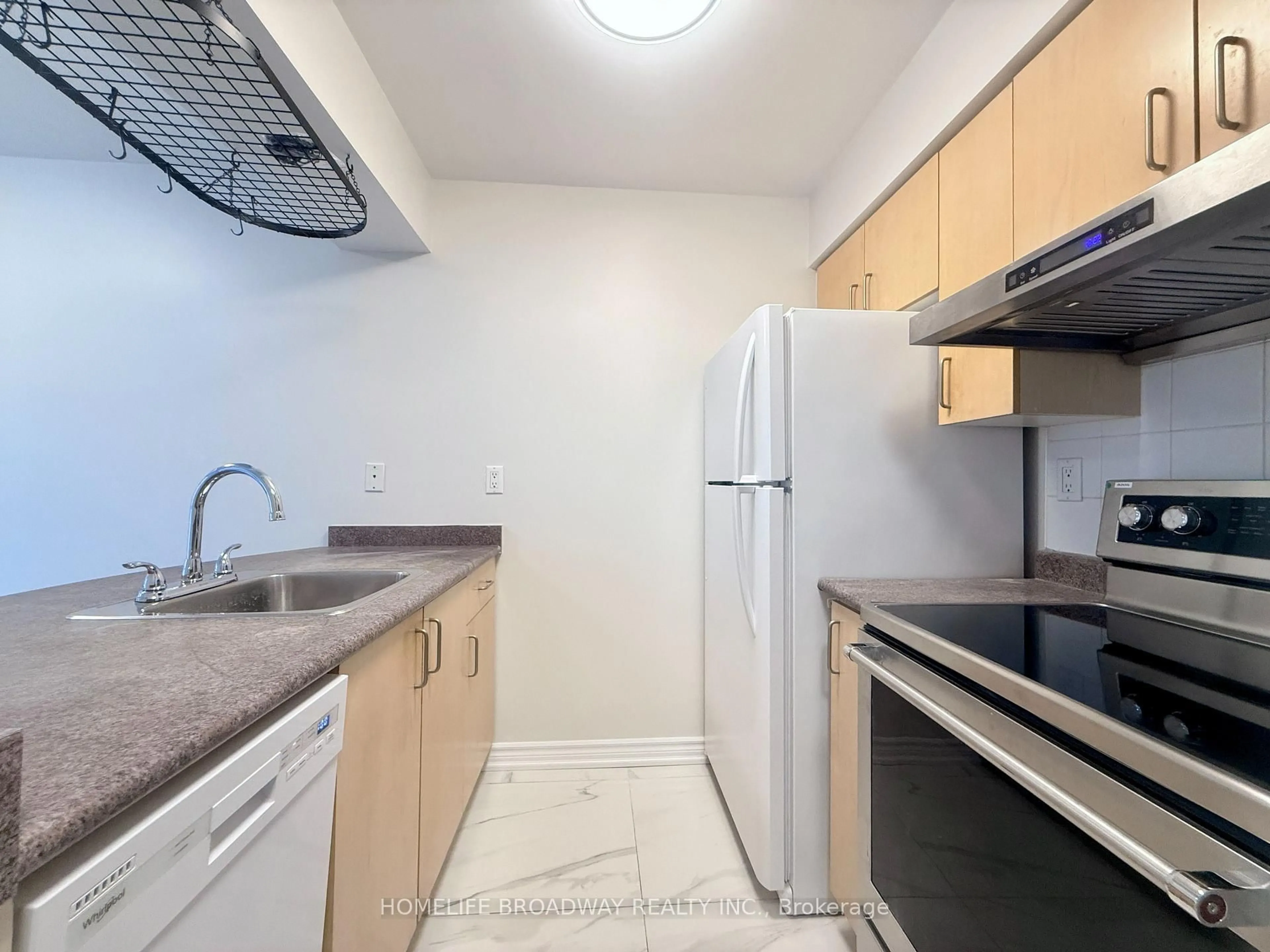 Standard kitchen, unknown for 119 Merton St #406, Toronto Ontario M4S 3G5