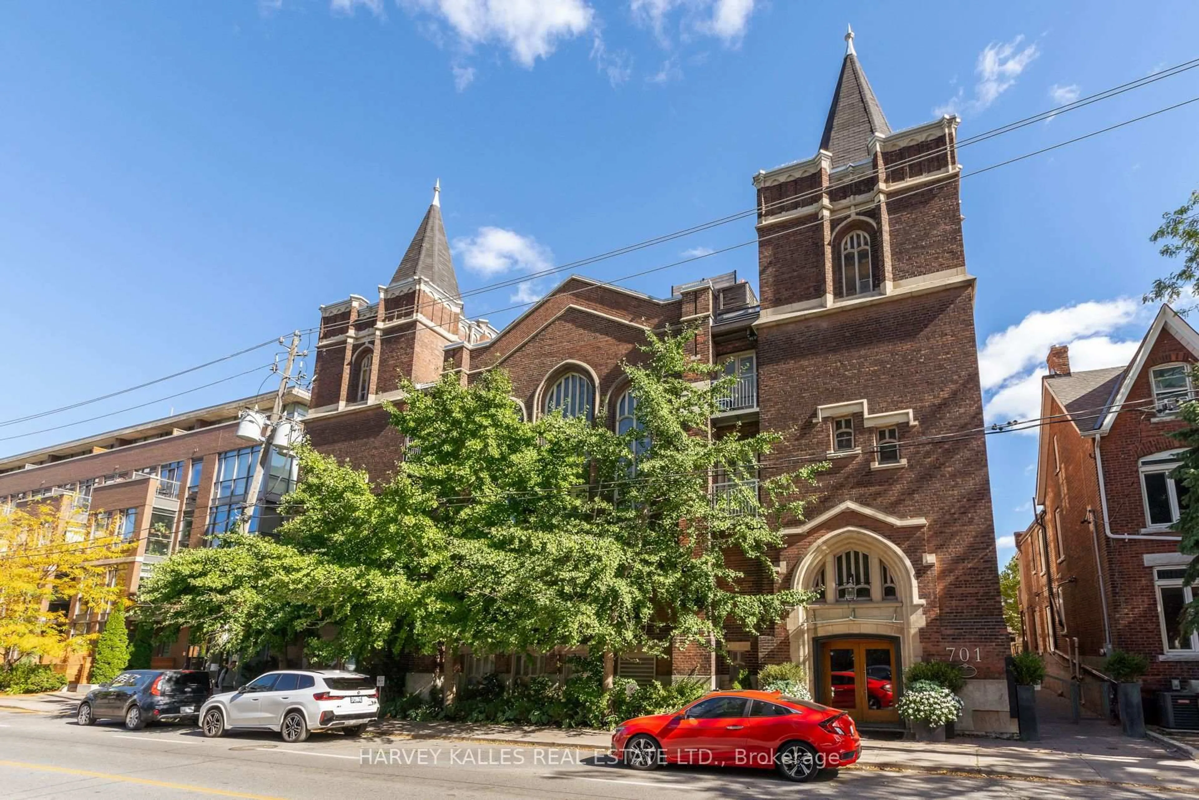 Indoor foyer for 701 Dovercourt Rd #306, Toronto Ontario M6H 0A1