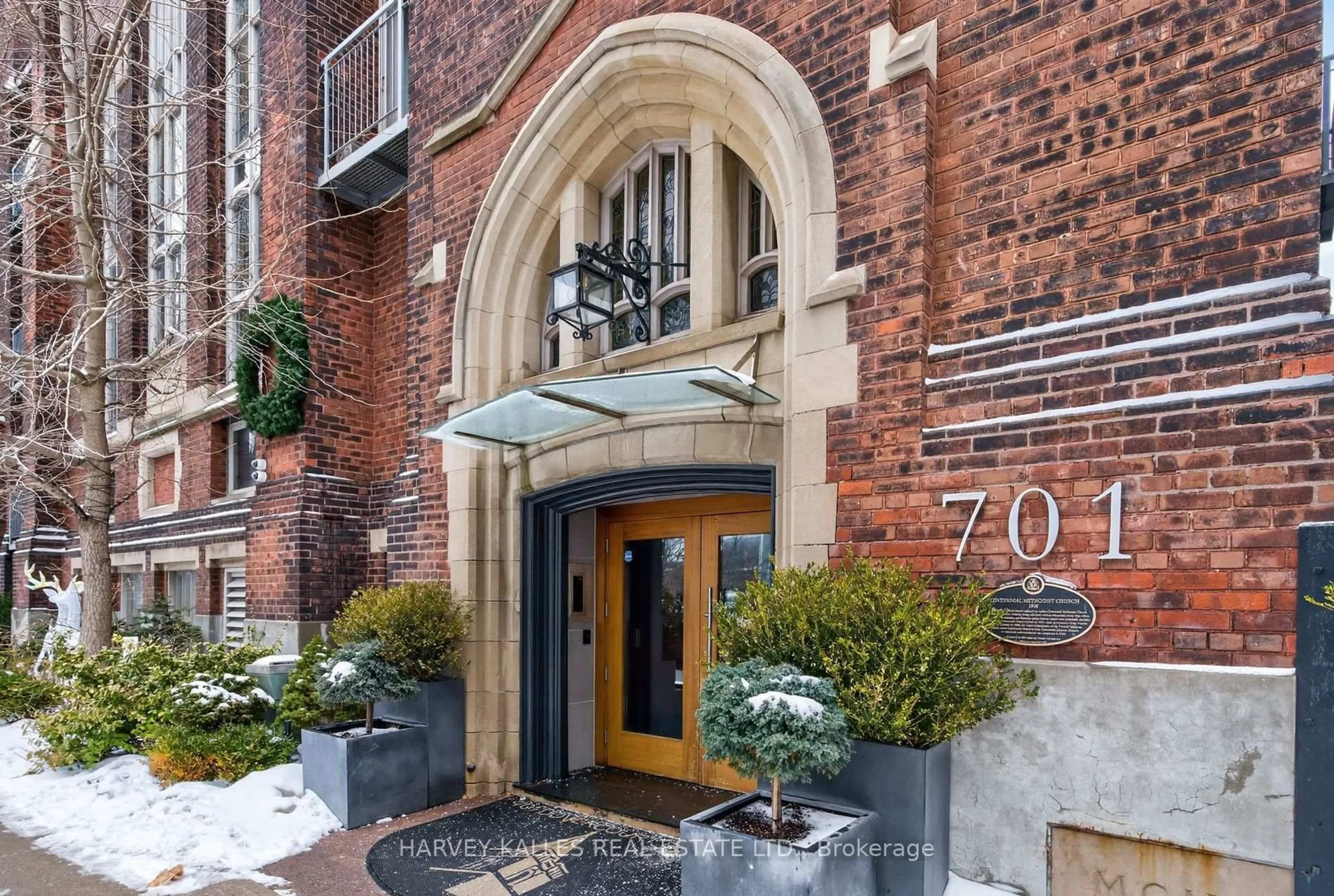Indoor foyer for 701 Dovercourt Rd #306, Toronto Ontario M6H 0A1