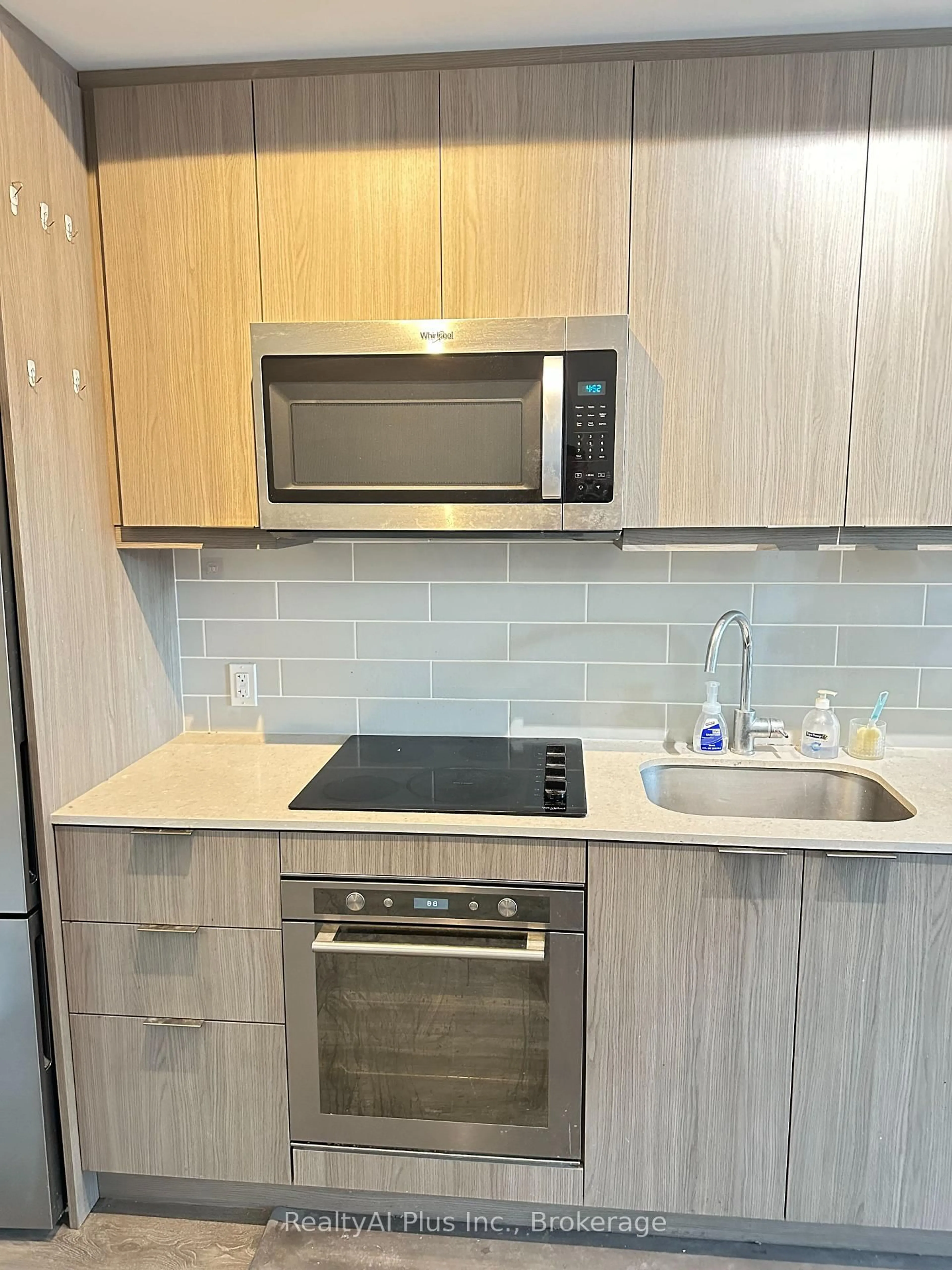 Standard kitchen, unknown for 38 Forest Manor Rd #605, Toronto Ontario M2J 1M1