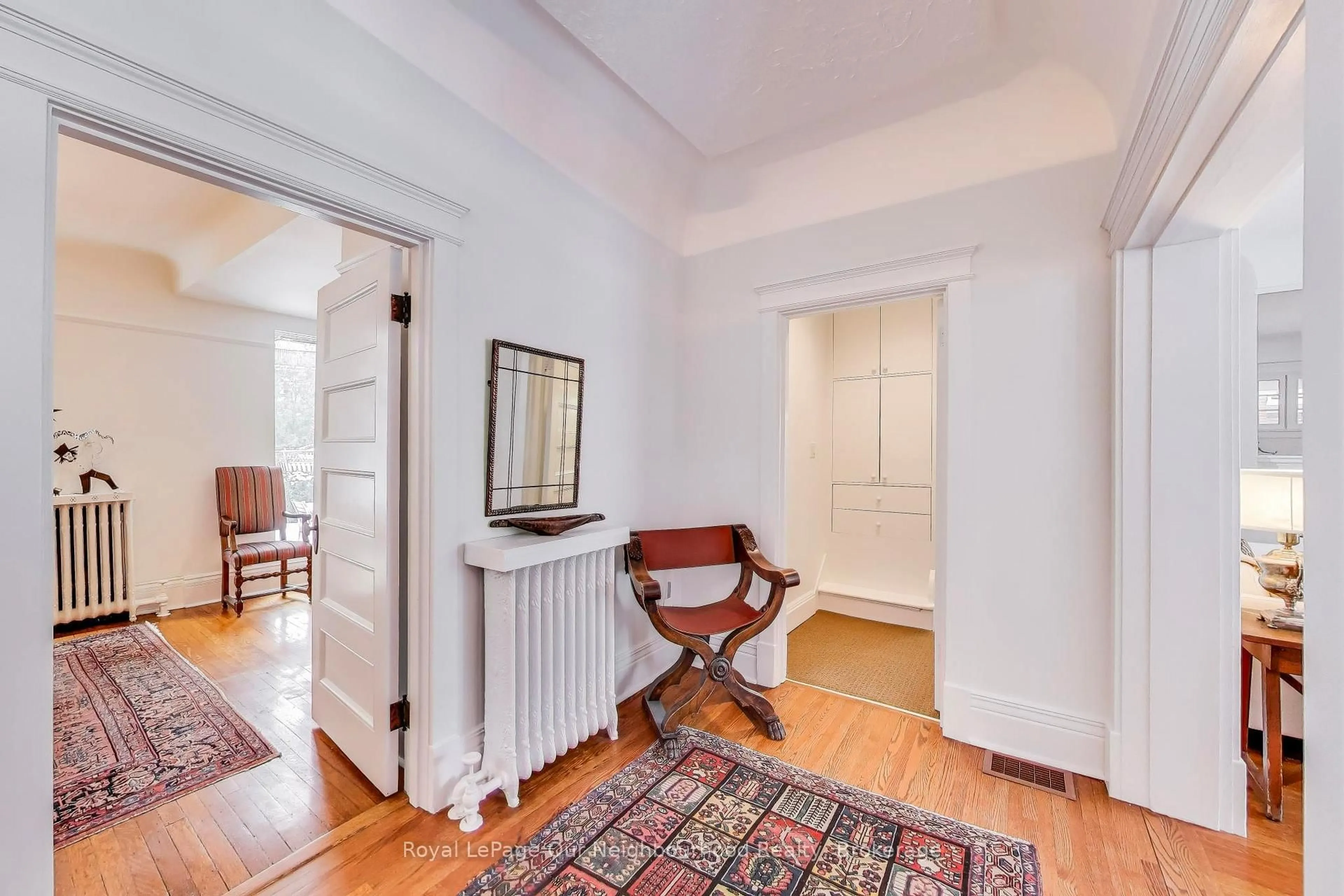 Indoor foyer for 64 Kendal Ave, Toronto Ontario M5R 1L9