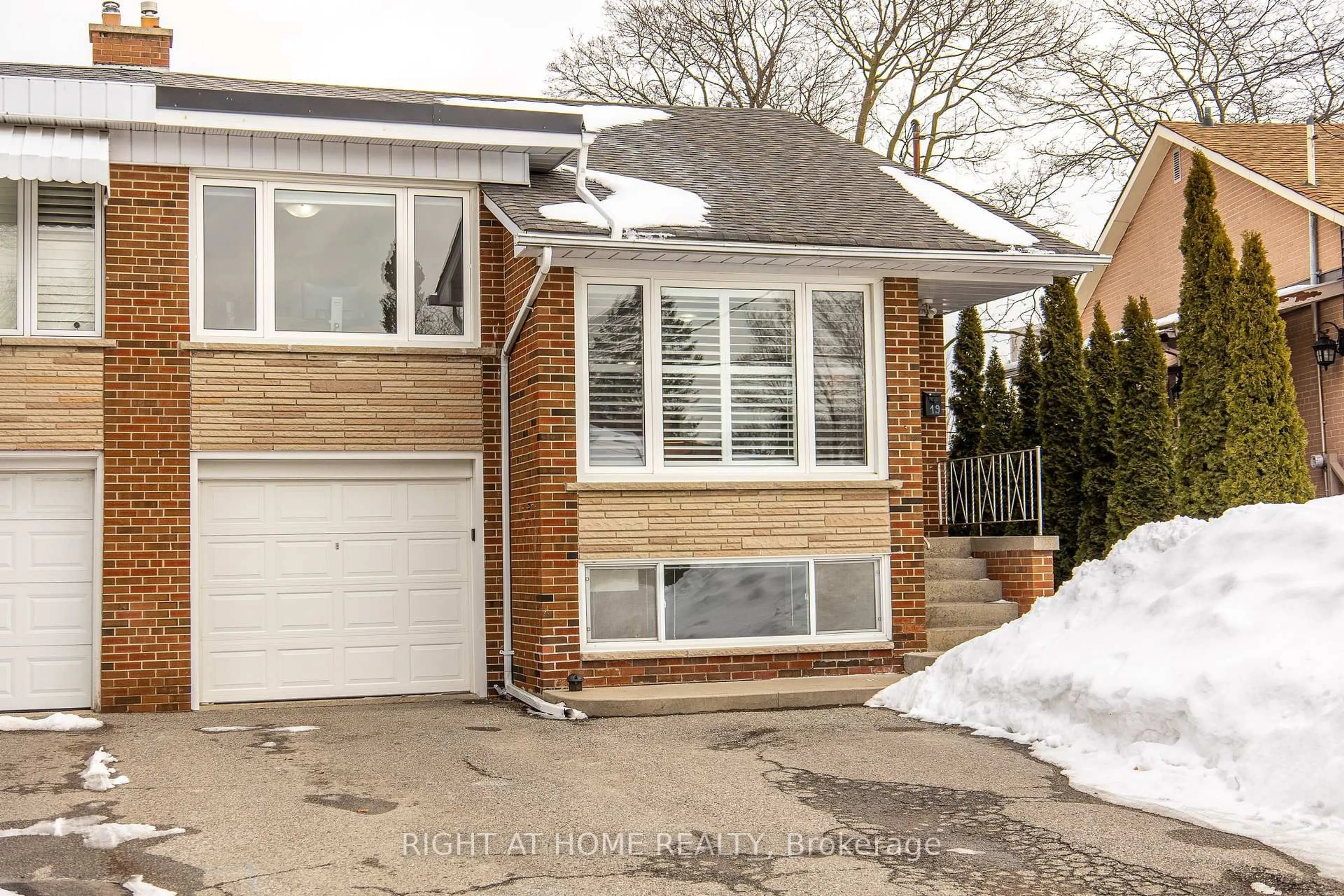 Home with brick exterior material, street for 19 Niantic Cres, Toronto Ontario M3A 2H6