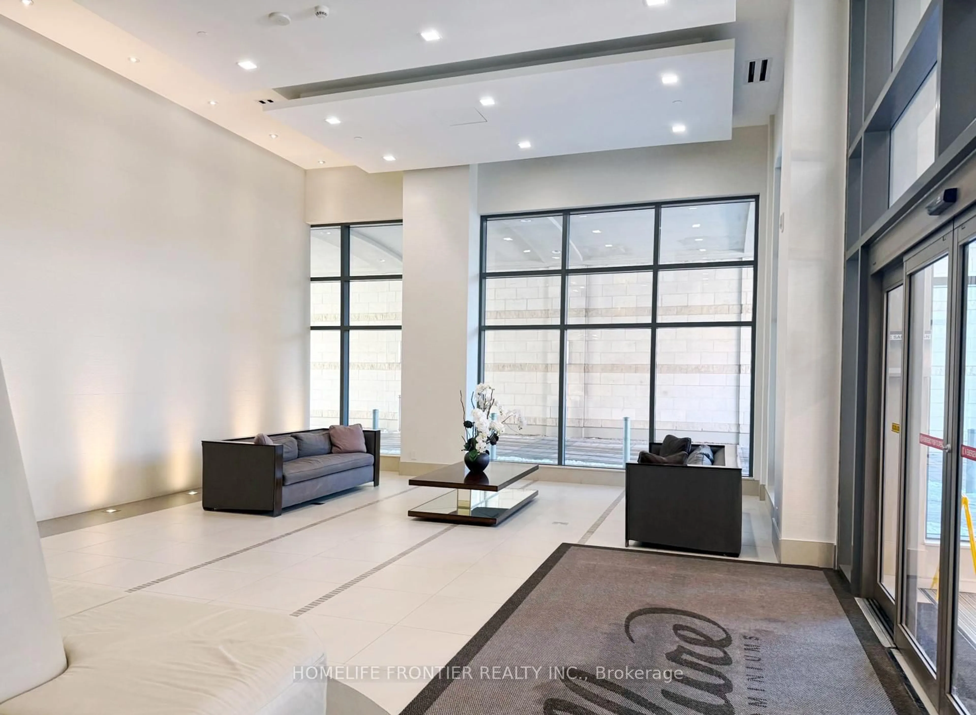 Indoor foyer for 23 Glebe Rd #614, Toronto Ontario M5P 0A1