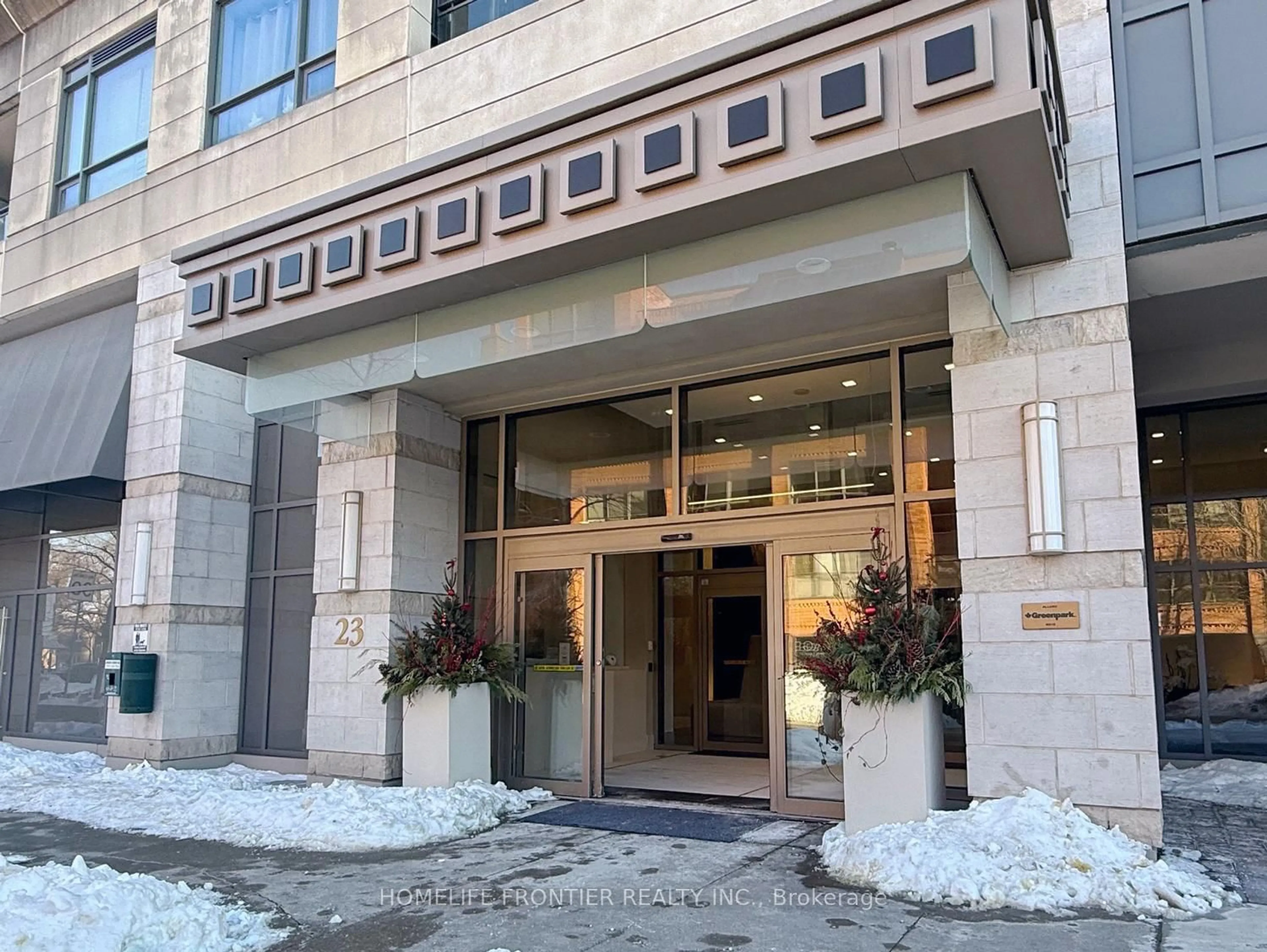 Indoor foyer for 23 Glebe Rd #614, Toronto Ontario M5P 0A1