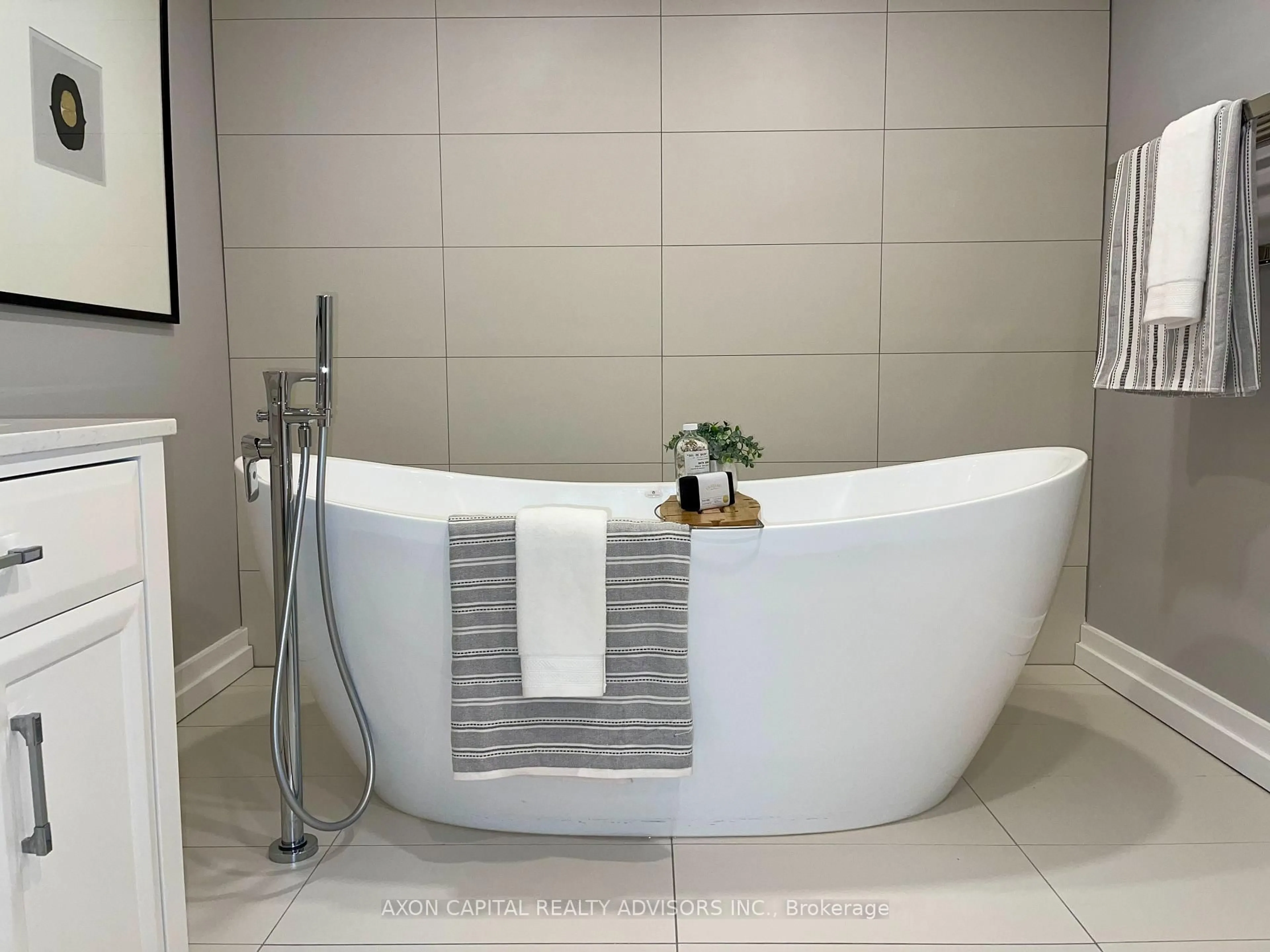 Contemporary bathroom, ceramic/tile floor for 59 Mcmurrich St, Toronto Ontario M5R 3S6