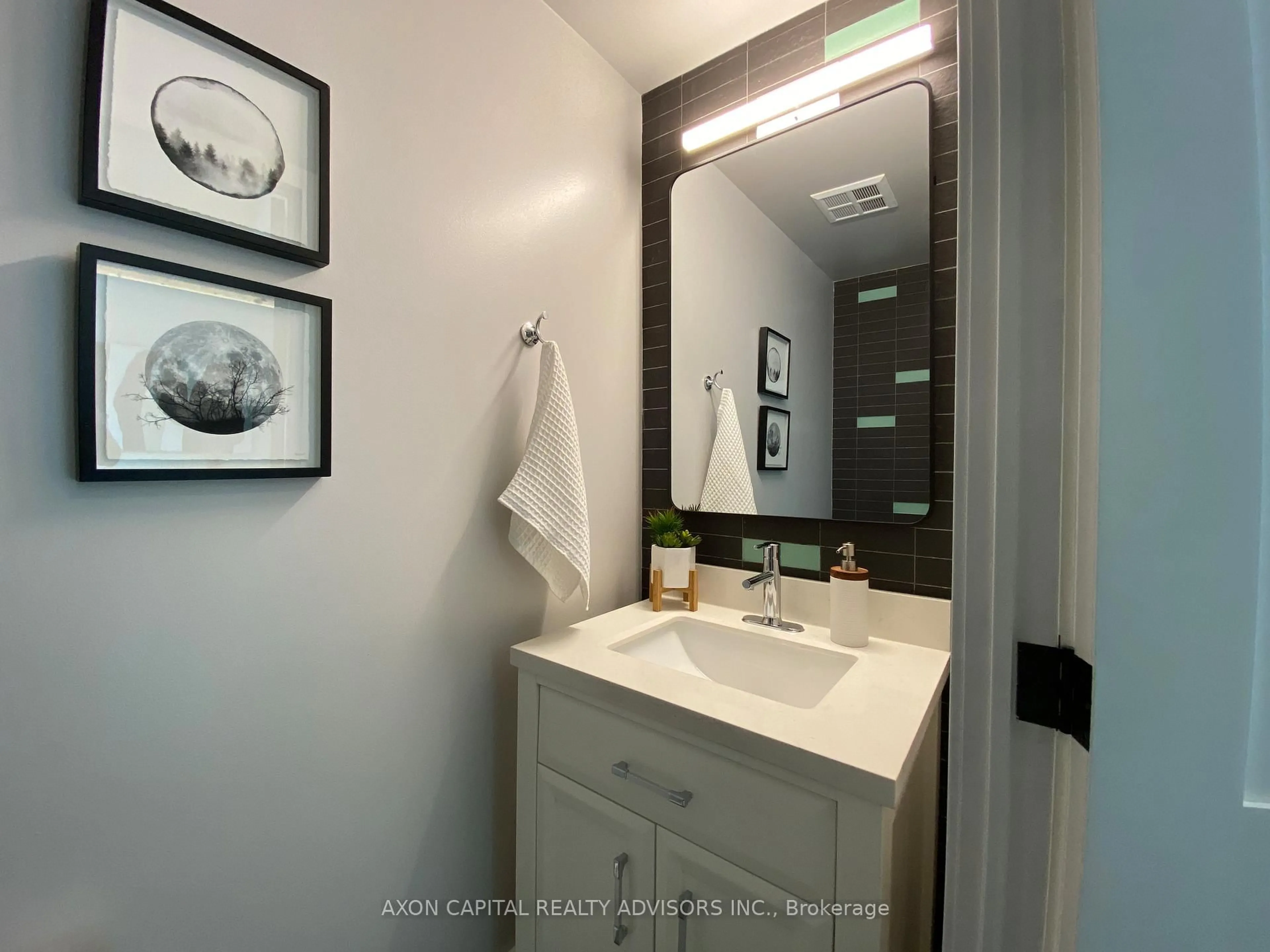 Contemporary bathroom, ceramic/tile floor for 59 Mcmurrich St, Toronto Ontario M5R 3S6