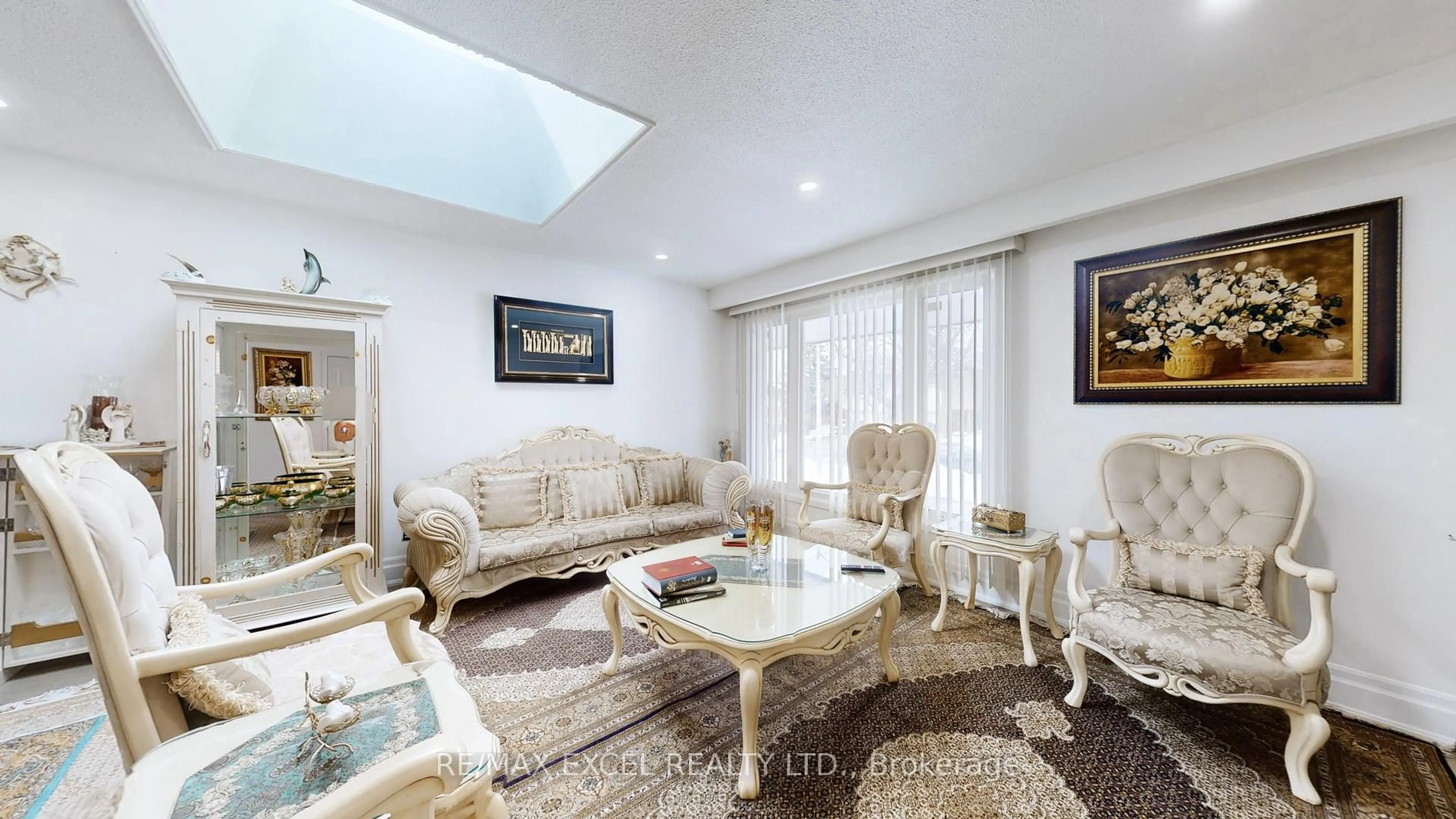 Living room with furniture, unknown for 19 Clancy Dr, Toronto Ontario M2J 2V7