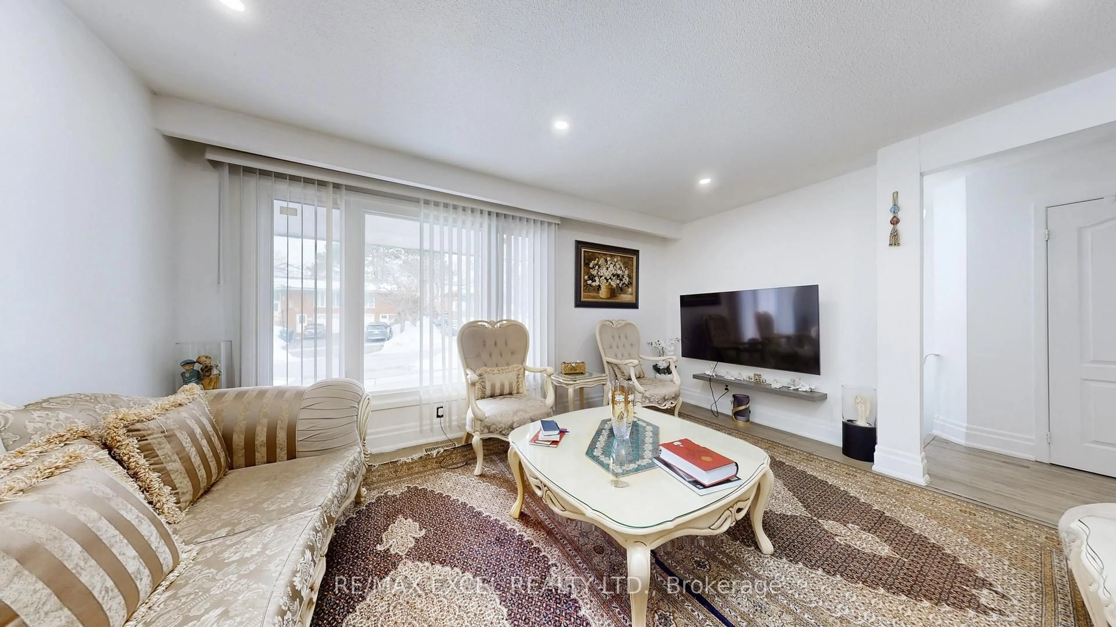 Living room with furniture, unknown for 19 Clancy Dr, Toronto Ontario M2J 2V7