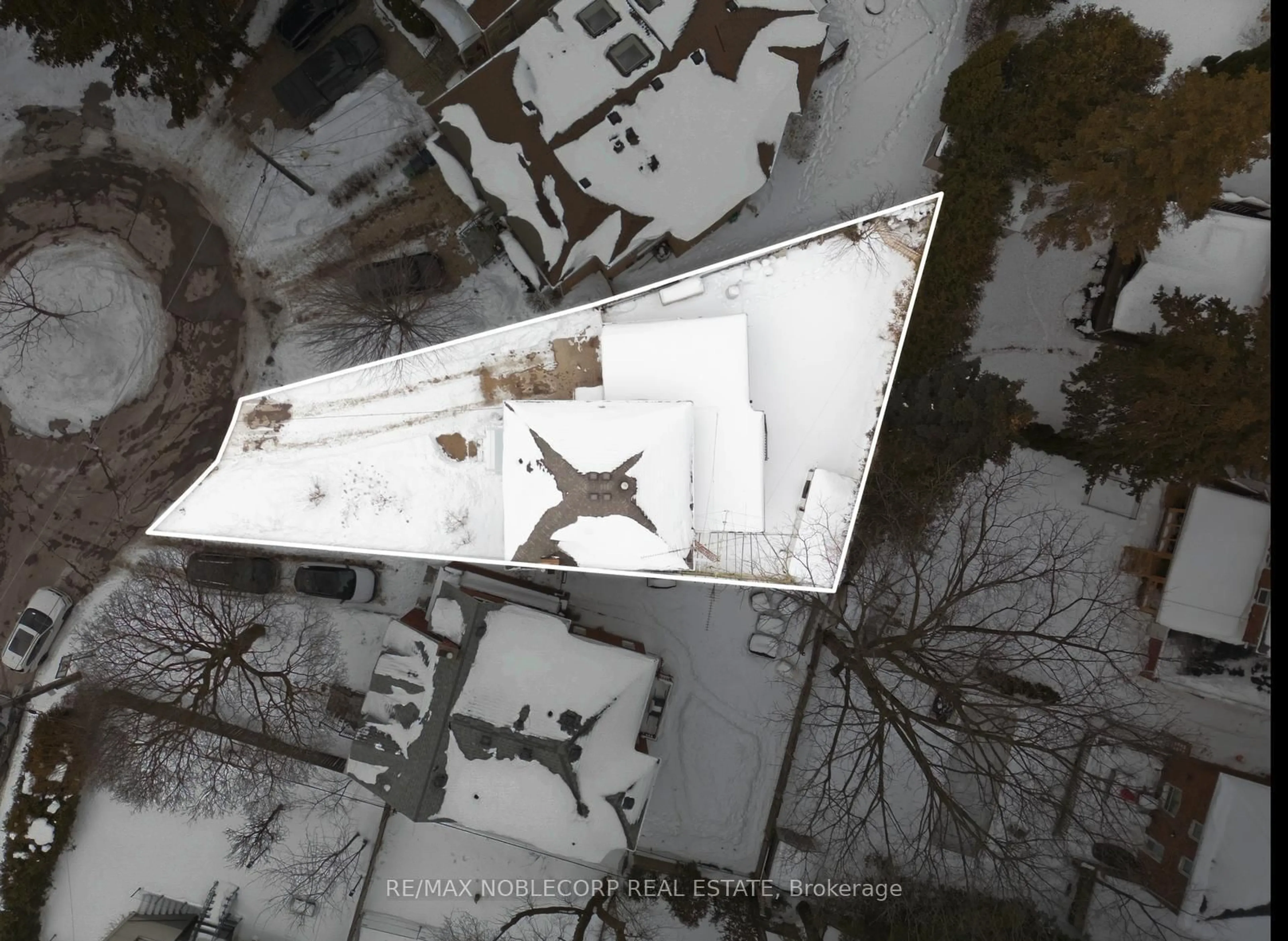 A pic from outside/outdoor area/front of a property/back of a property/a pic from drone, unknown for 51 Glenavy Ave, Toronto Ontario M4P 2T9