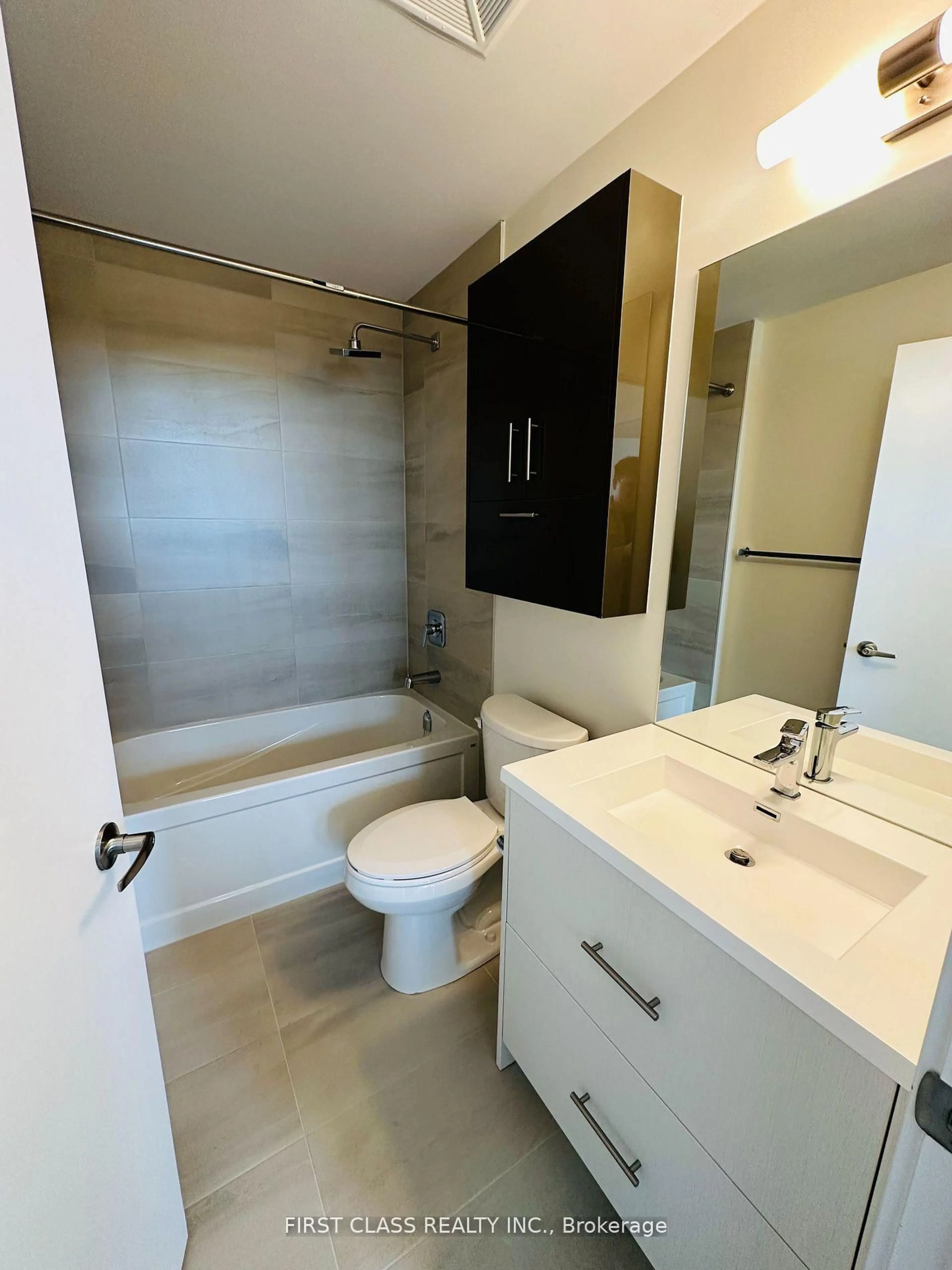 Standard bathroom, ceramic/tile floor for 188 Fairview Mall Dr #815, Toronto Ontario M2J 0H7