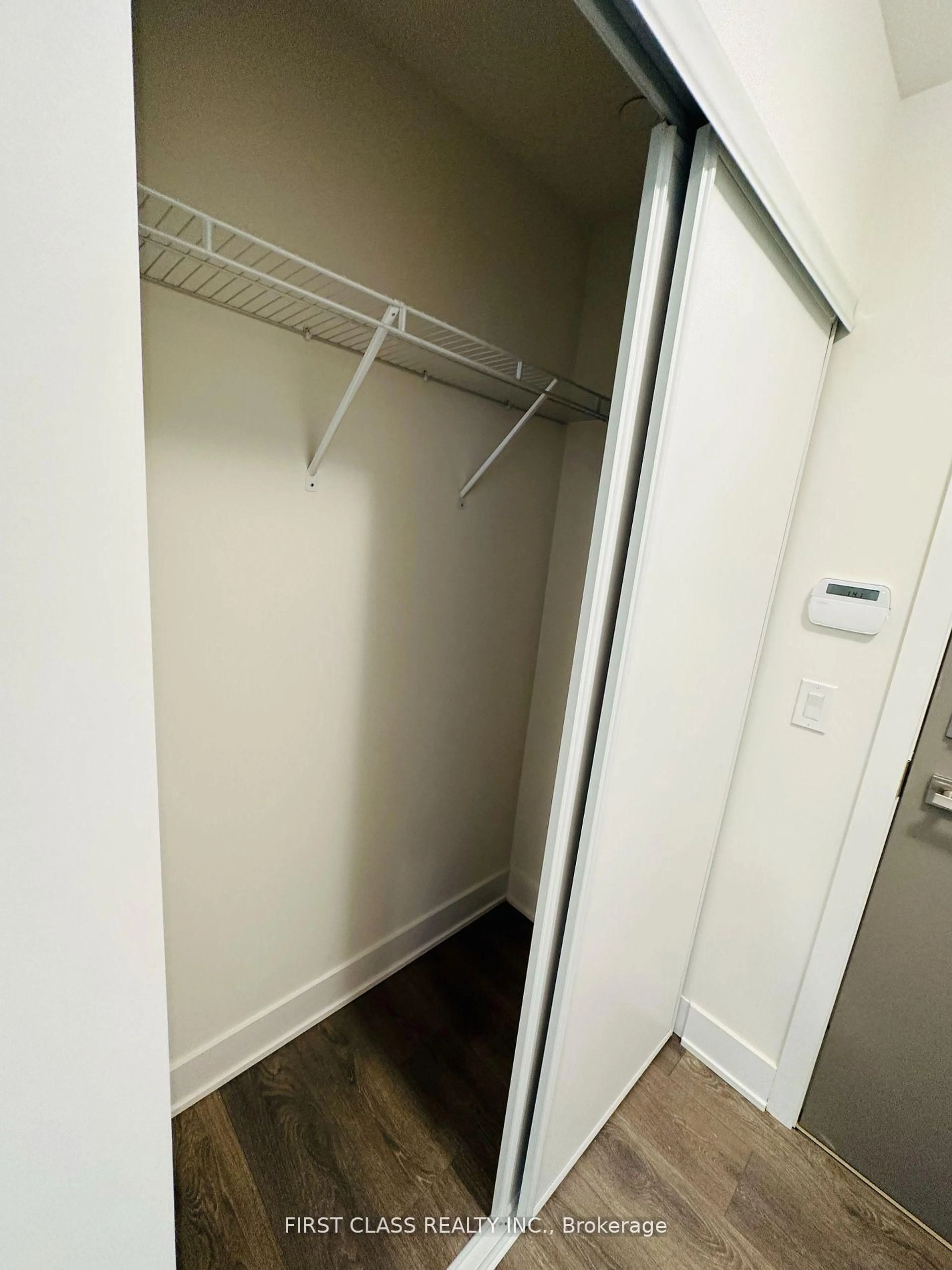 A pic of a room for 188 Fairview Mall Dr #815, Toronto Ontario M2J 0H7