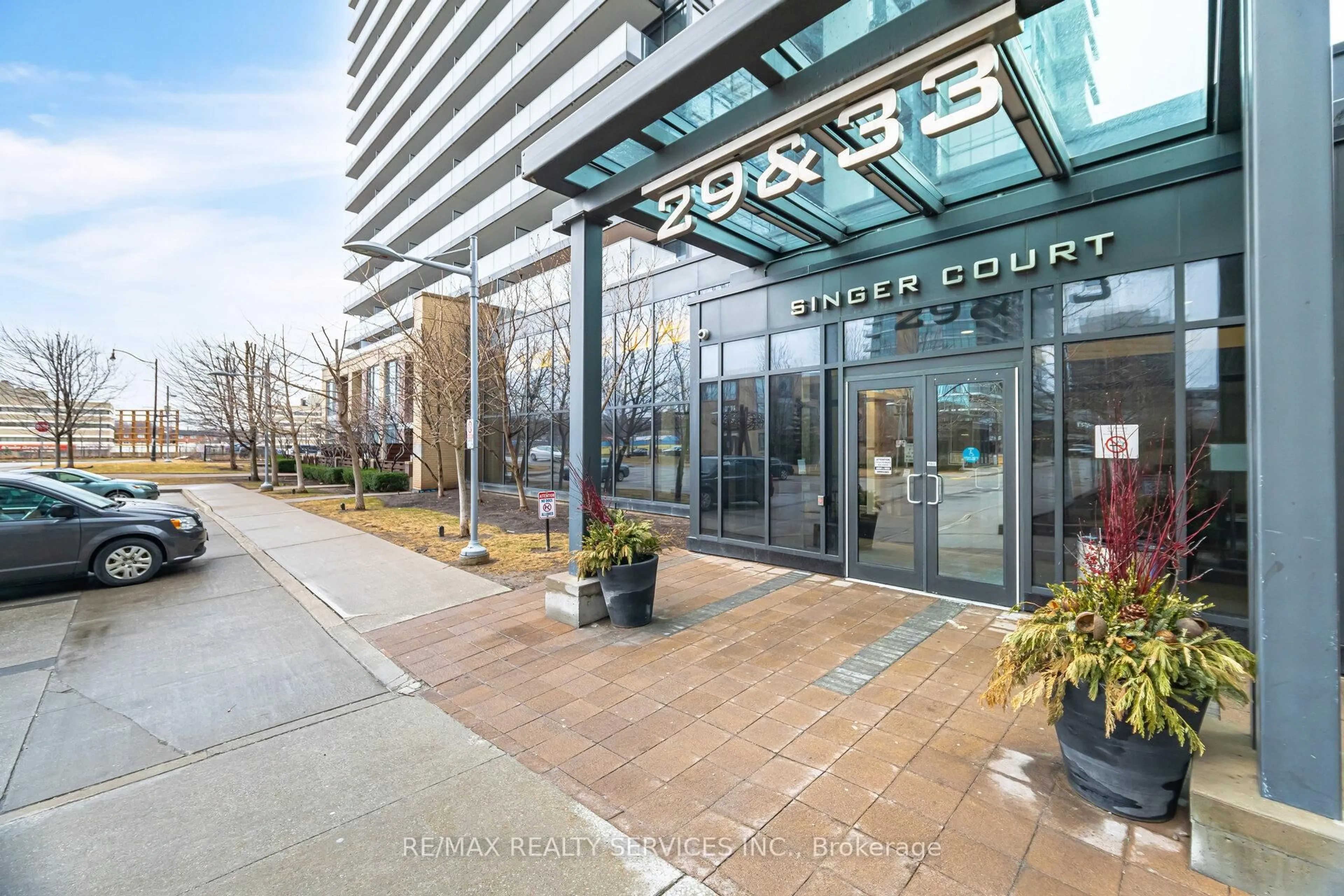 Indoor foyer for 29 Singer Crt #1910, Toronto Ontario M2K 0B3