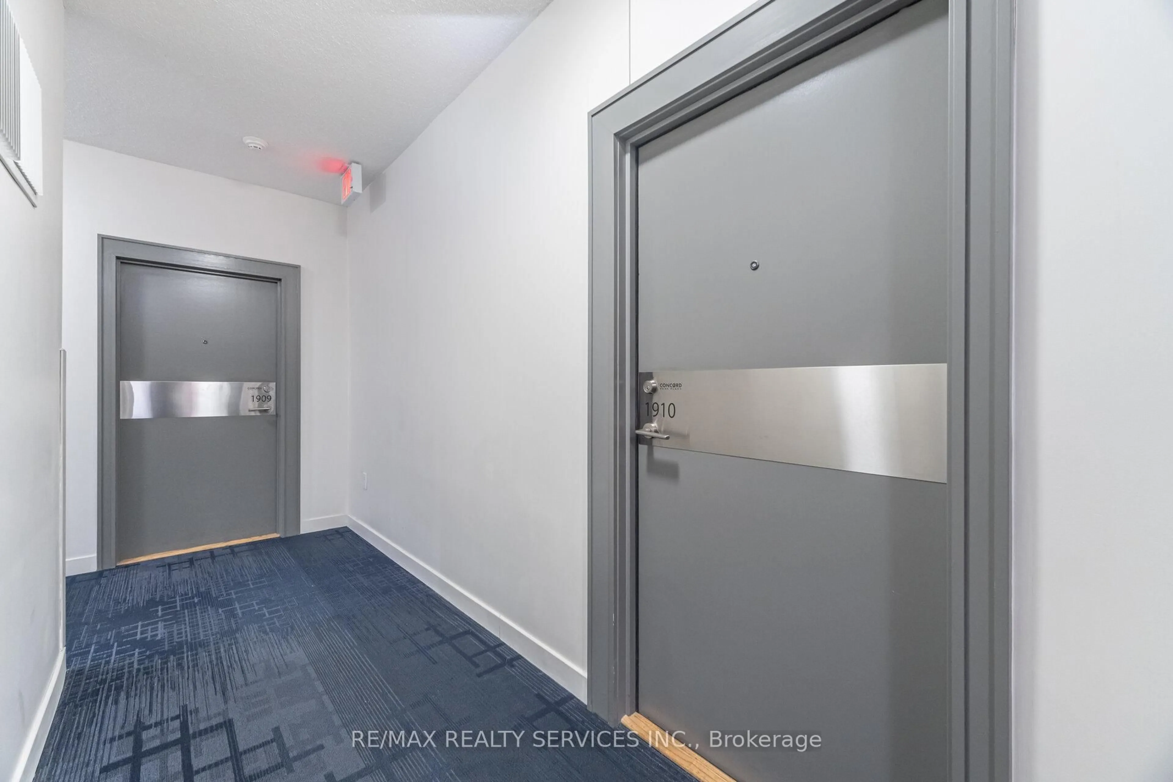 Indoor foyer for 29 Singer Crt #1910, Toronto Ontario M2K 0B3