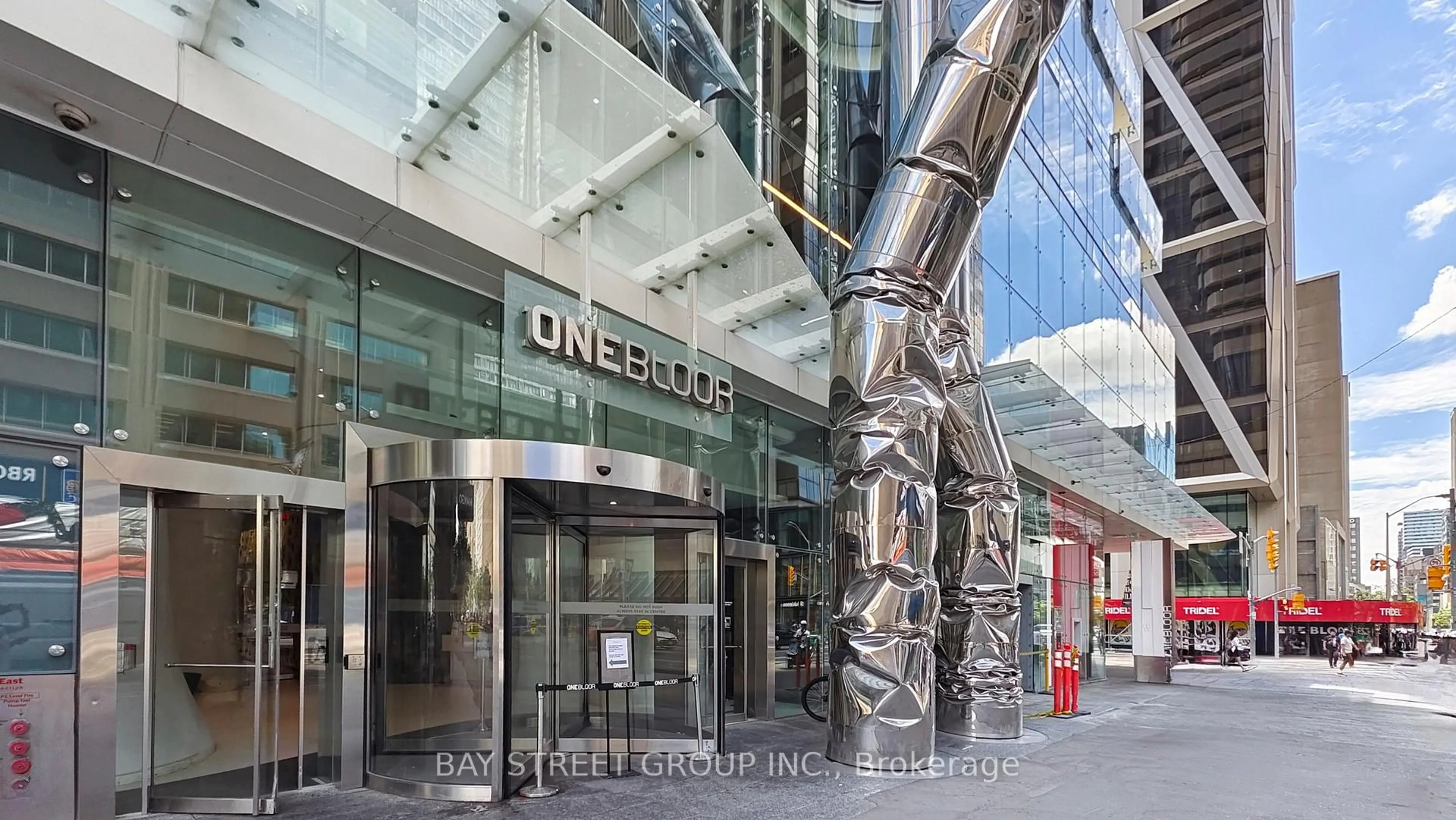 Indoor foyer for 1 Bloor St #1701, Toronto Ontario M4W 0A8