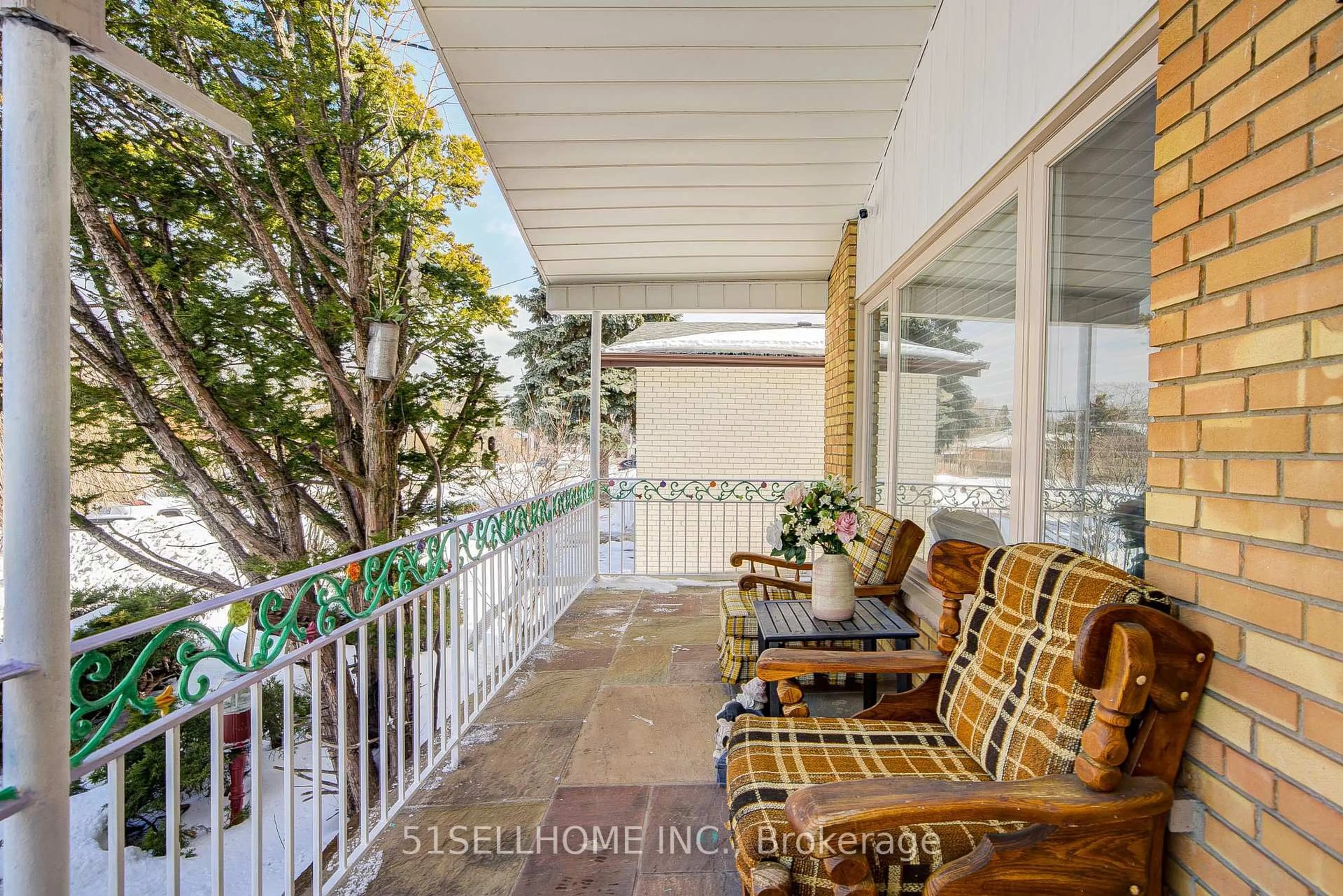 Patio, street for 15 Sandale Gdns, Toronto Ontario M3H 3V3