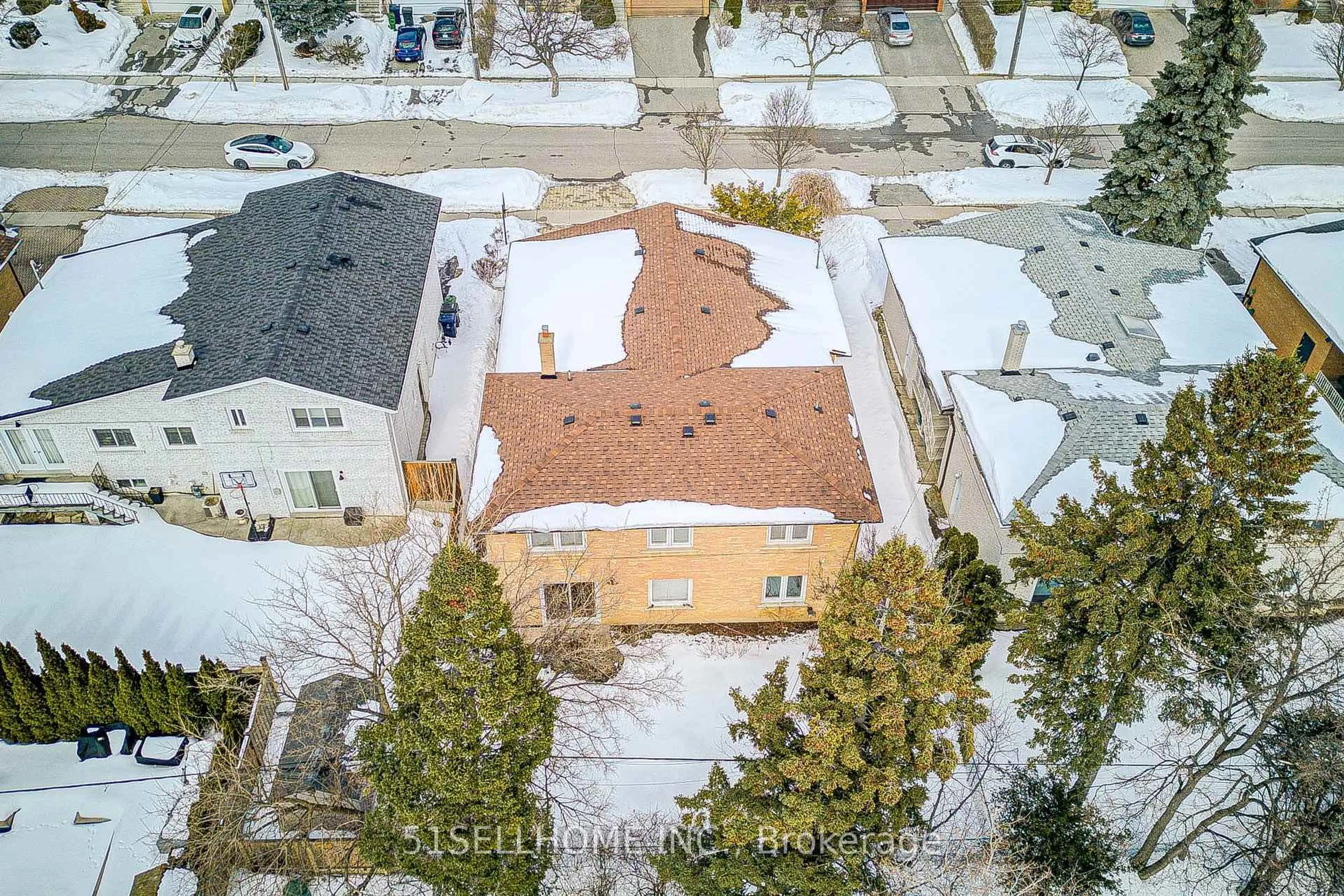 A pic from outside/outdoor area/front of a property/back of a property/a pic from drone, city buildings view from balcony for 15 Sandale Gdns, Toronto Ontario M3H 3V3