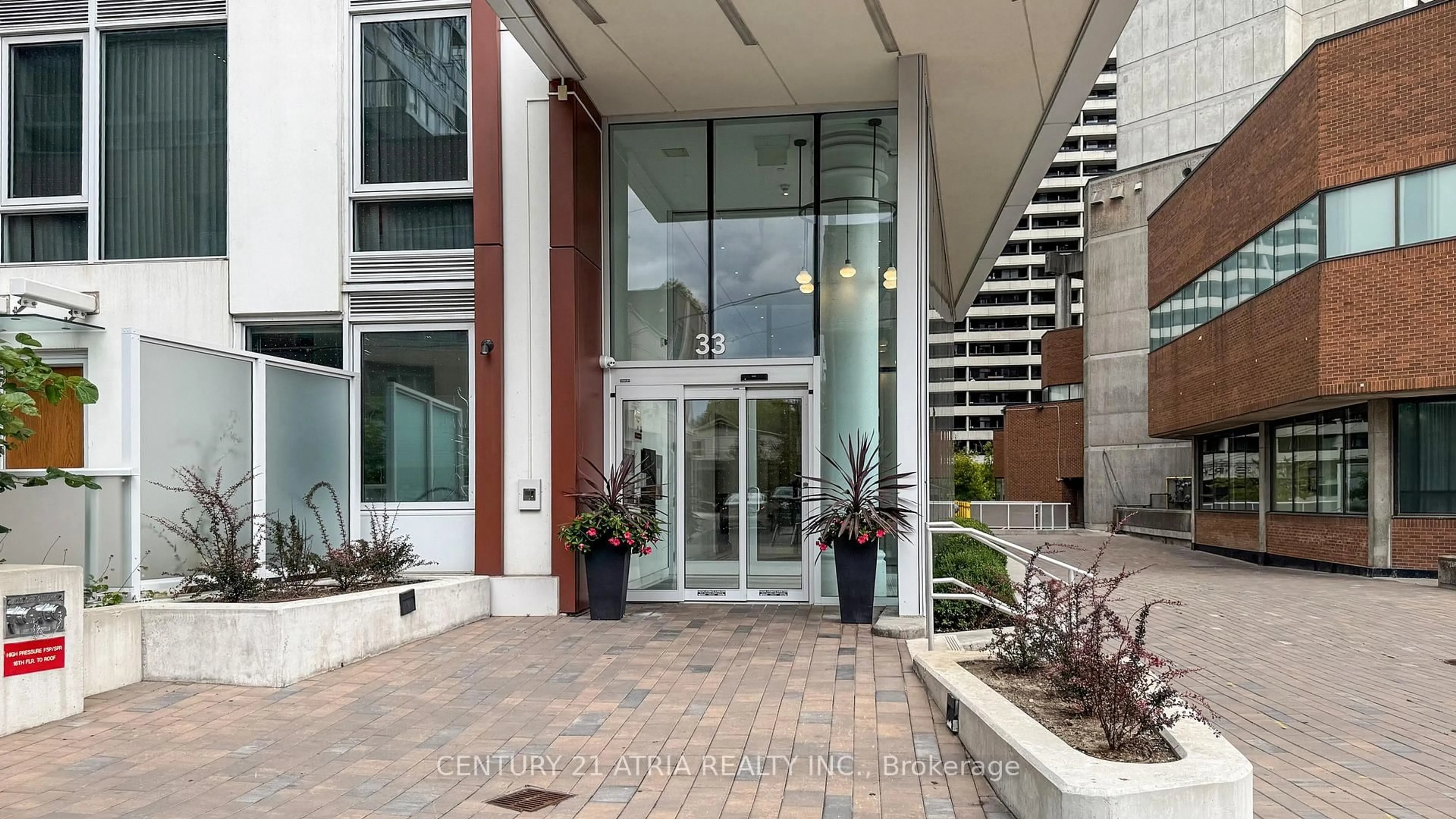 Indoor foyer for 33 Helendale Ave #609, Toronto Ontario M4R 0A4
