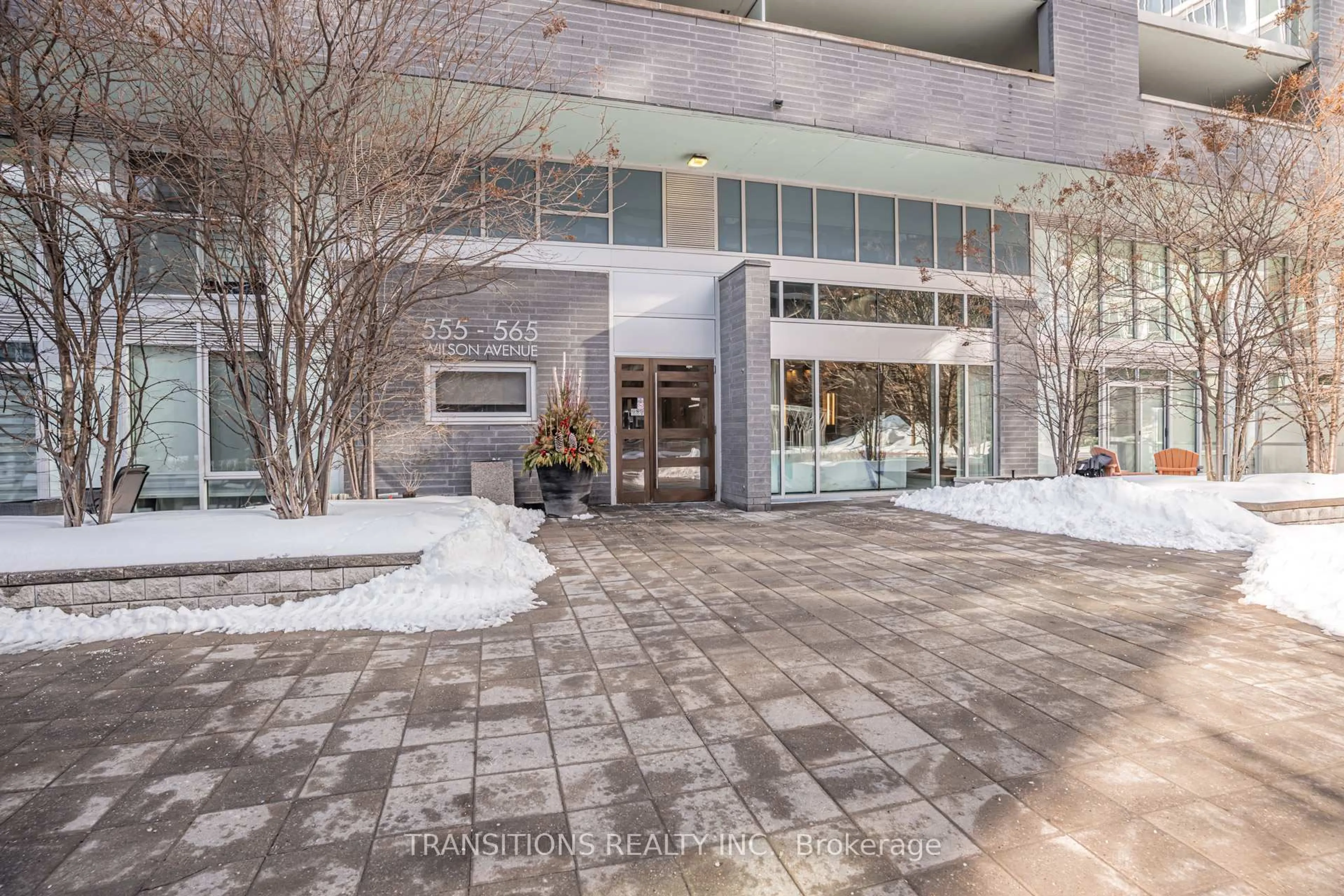 Indoor foyer for 565 Wilson Ave #W909, Toronto Ontario M3H 0C6