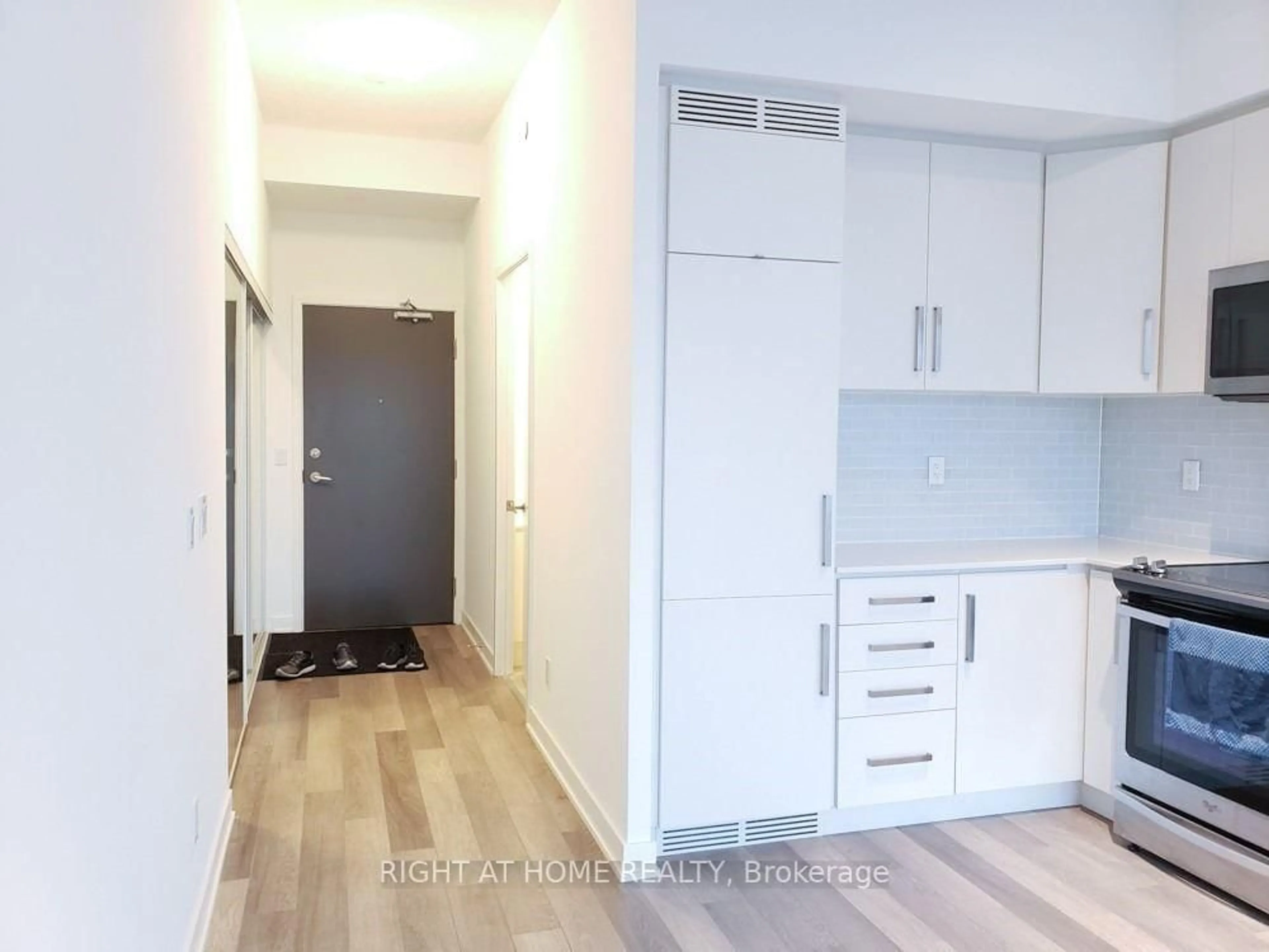 A pic of a room for 5180 Yonge St #1405, Toronto Ontario M2N 0K5