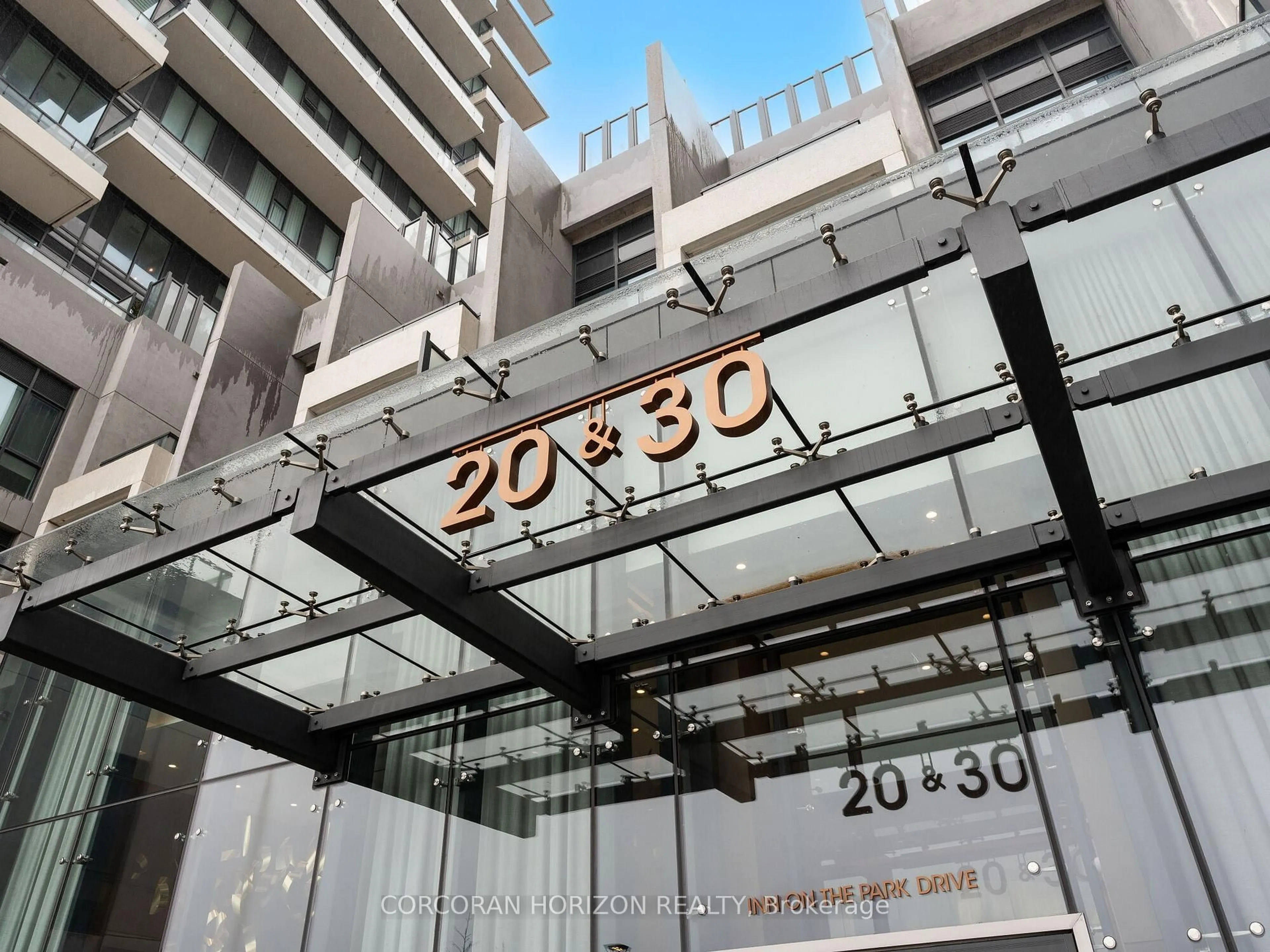 Indoor foyer for 30 Inn On The Park Dr #221, Toronto Ontario M3C 0P7