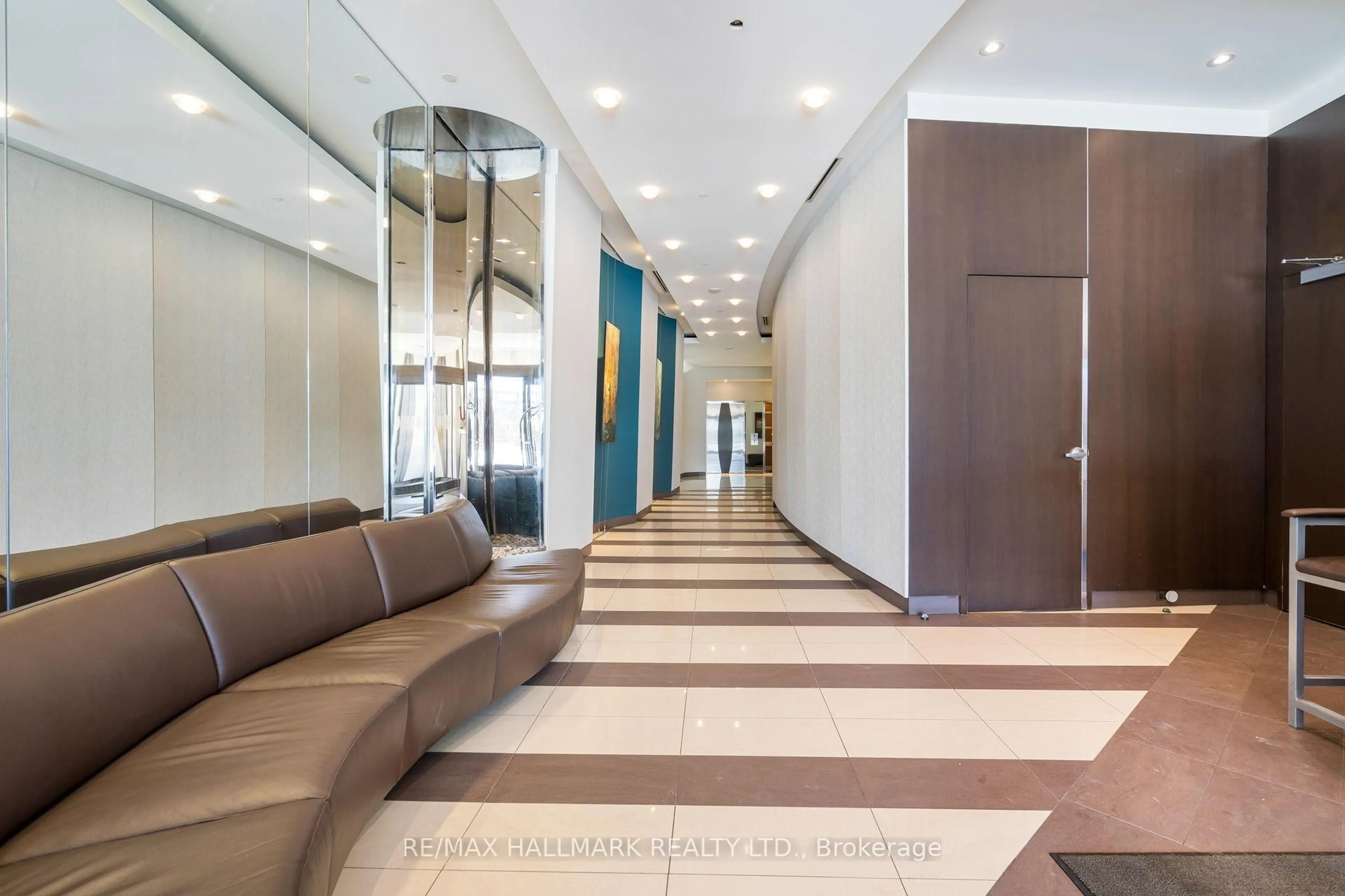 Indoor foyer for 211 Queens Quay #1005, Toronto Ontario M5J 2M6