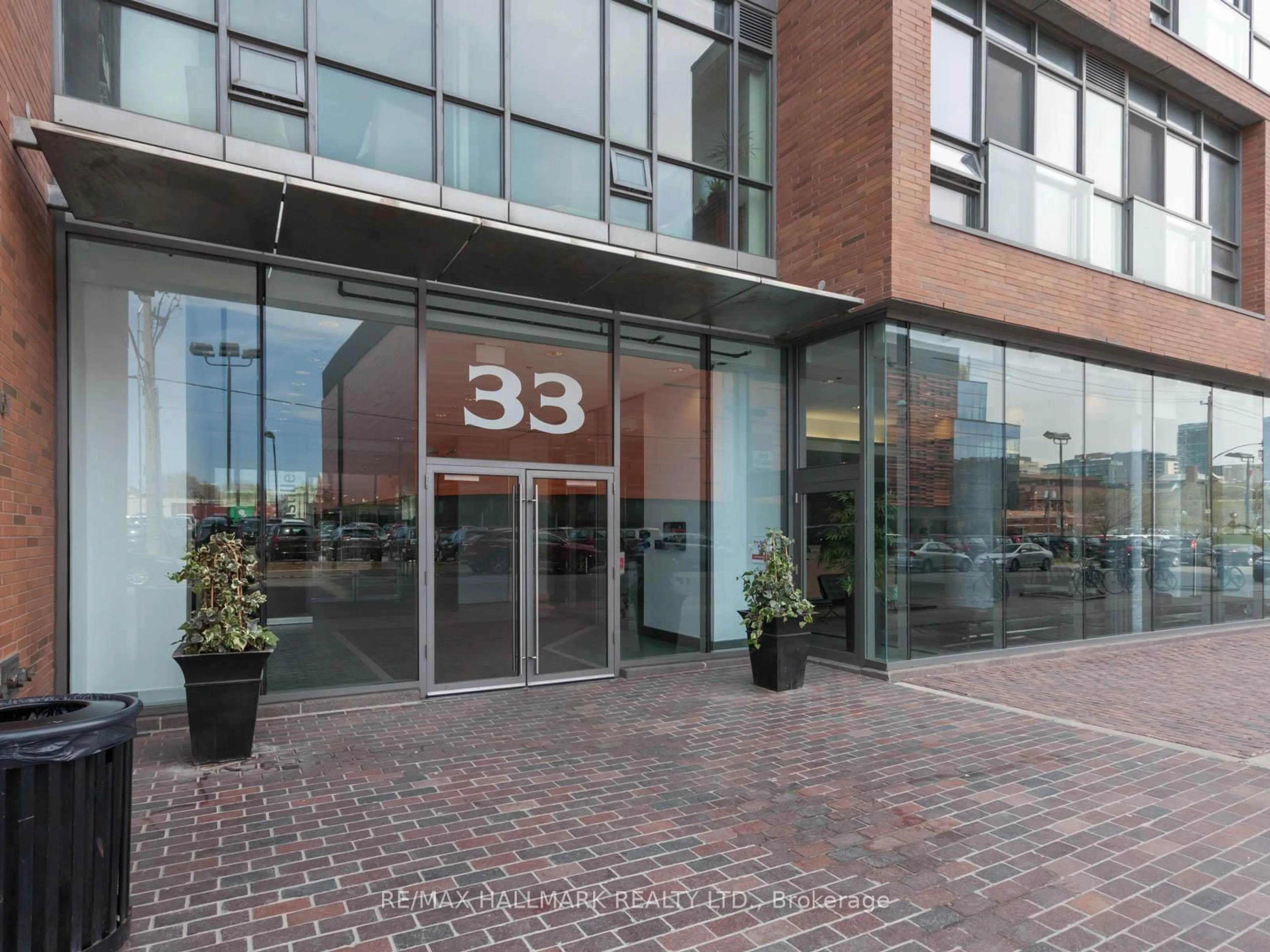 Indoor foyer for 33 Mill St #1502, Toronto Ontario M5A 3R3